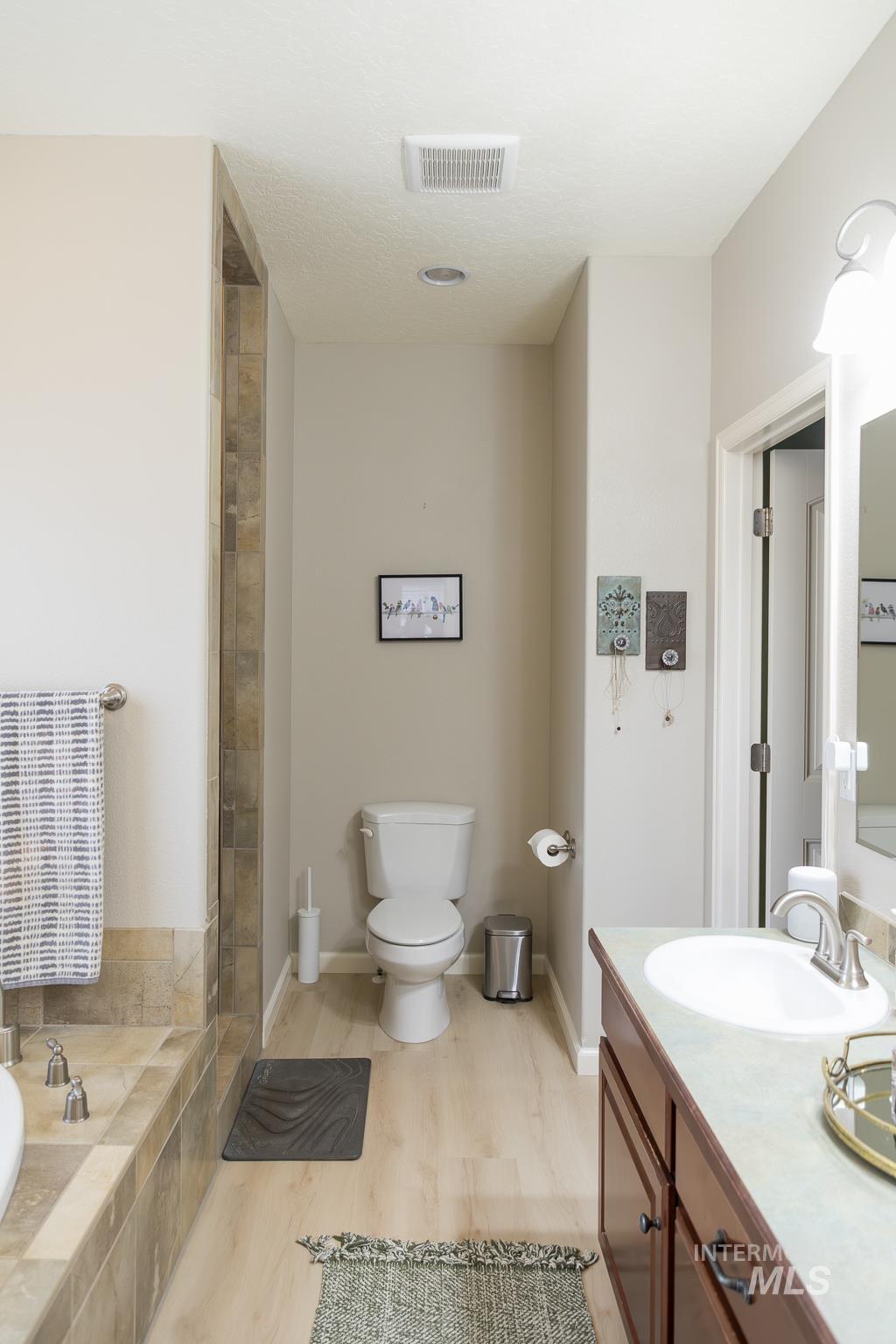 641 NW 15th St., Ontario, Oregon 97914, 3 Bedrooms, 2 Bathrooms, Residential For Sale, Price $409,900,MLS 98972763