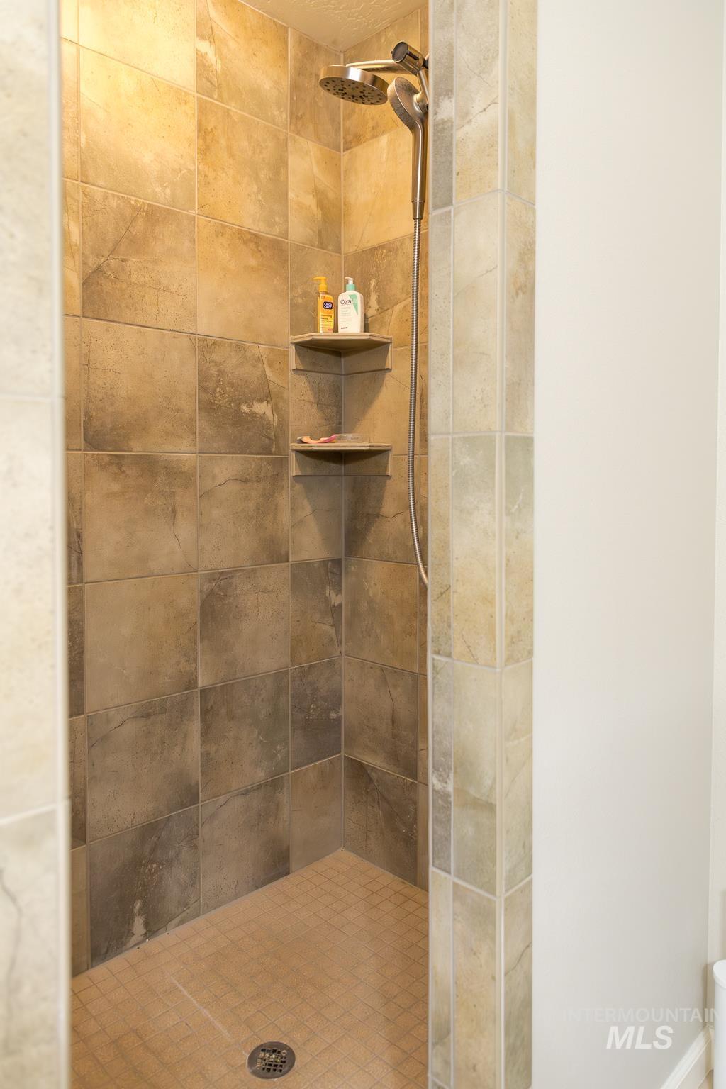 641 NW 15th St., Ontario, Oregon 97914, 3 Bedrooms, 2 Bathrooms, Residential For Sale, Price $429,900,MLS 98972763