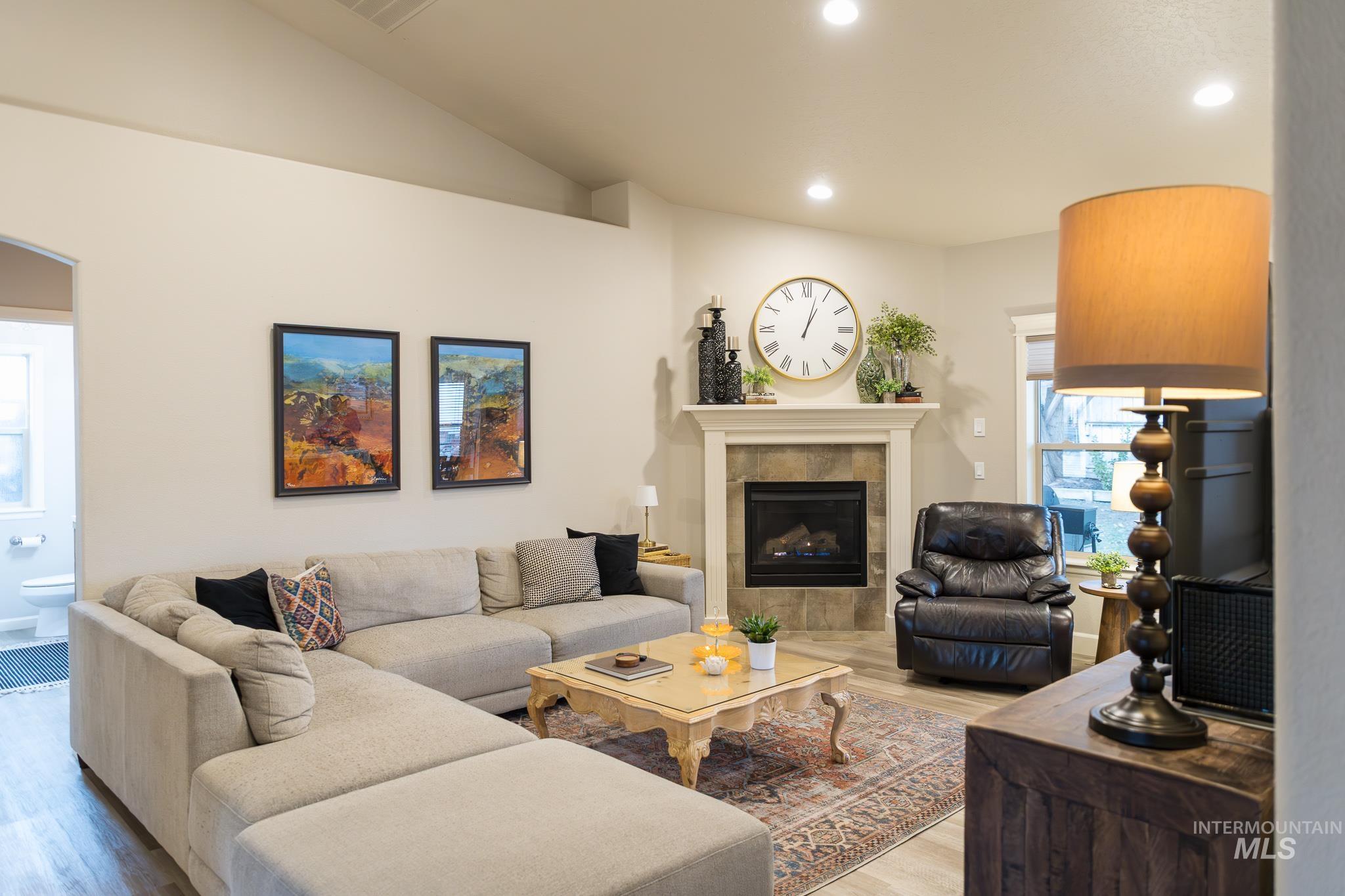 641 NW 15th St., Ontario, Oregon 97914, 3 Bedrooms, 2 Bathrooms, Residential For Sale, Price $409,900,MLS 98972763