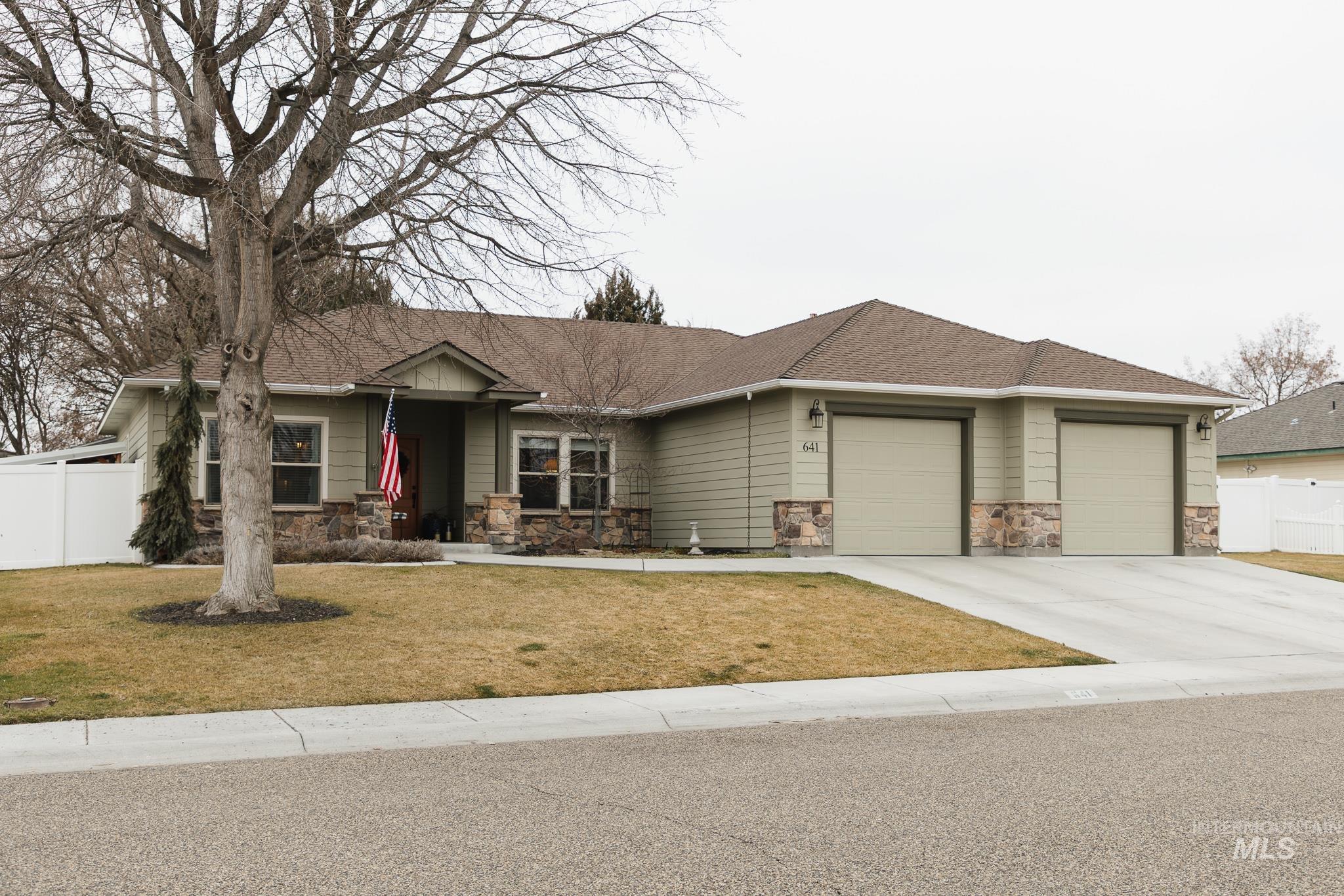 641 NW 15th St., Ontario, Oregon 97914, 3 Bedrooms, 2 Bathrooms, Residential For Sale, Price $429,900,MLS 98972763