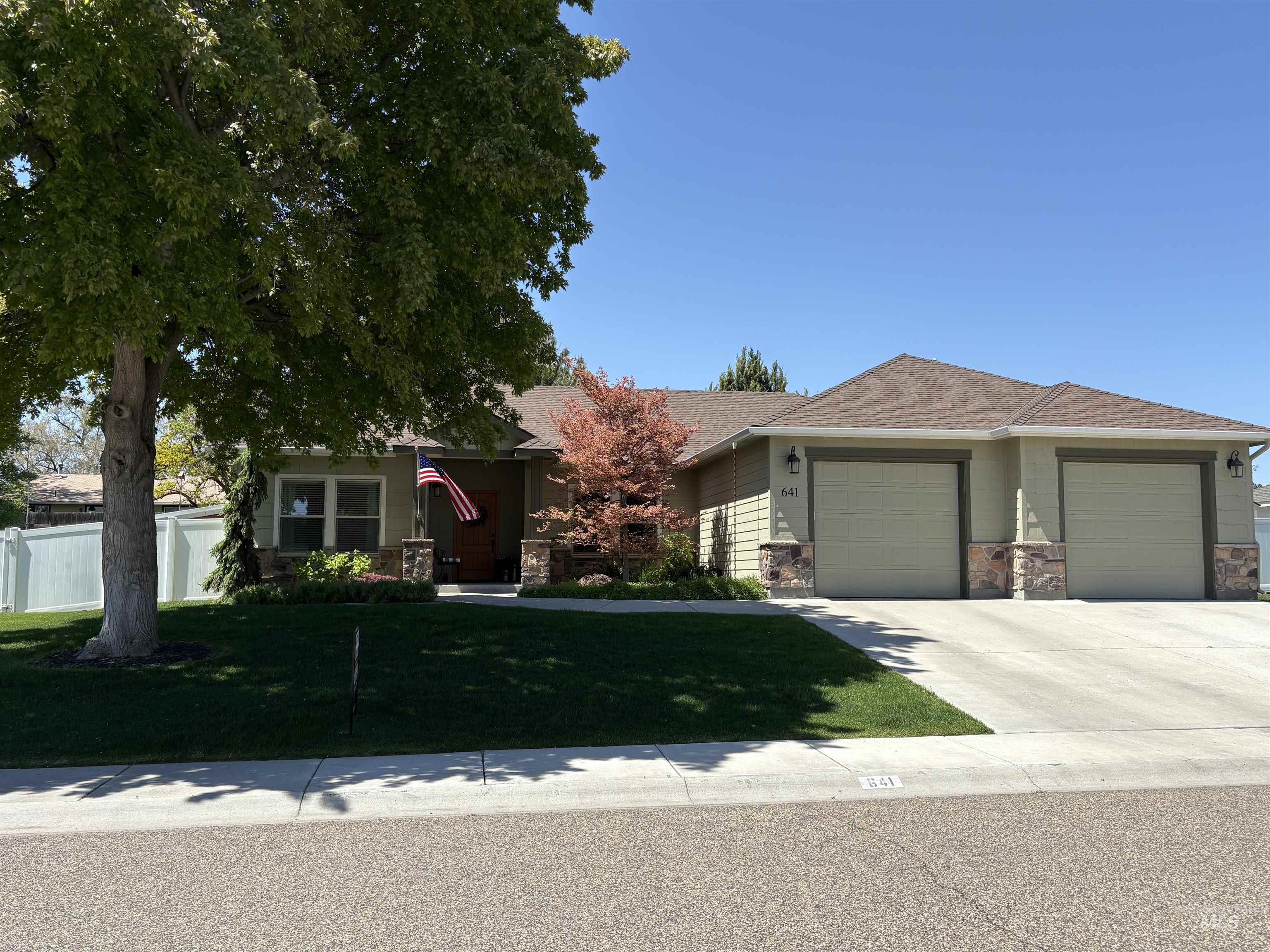 641 NW 15th St., Ontario, Oregon 97914, 3 Bedrooms, 2 Bathrooms, Residential For Sale, Price $399,000, 98972763