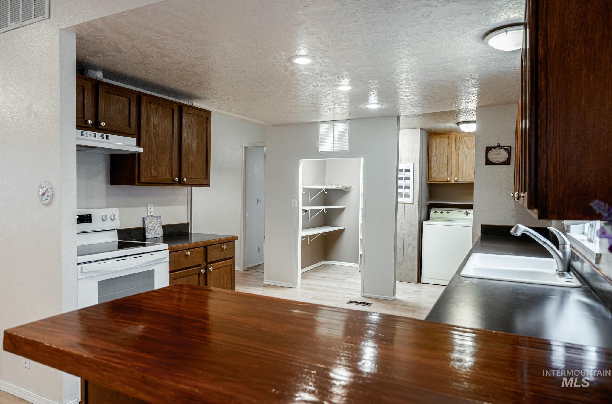 759 NW 8th St, Ontario, Oregon 97914-0000, 3 Bedrooms, 2 Bathrooms, Residential For Sale, Price $94,999,MLS 98972764