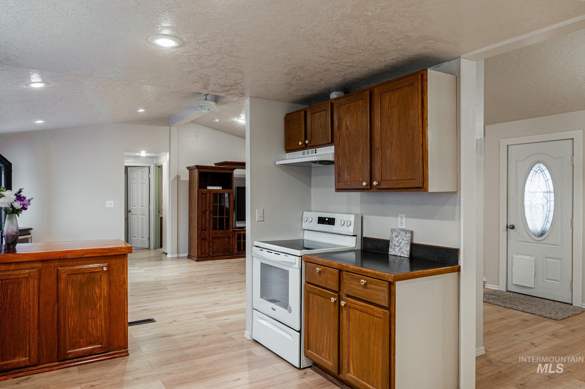 759 NW 8th St, Ontario, Oregon 97914-0000, 3 Bedrooms, 2 Bathrooms, Residential For Sale, Price $94,999,MLS 98972764