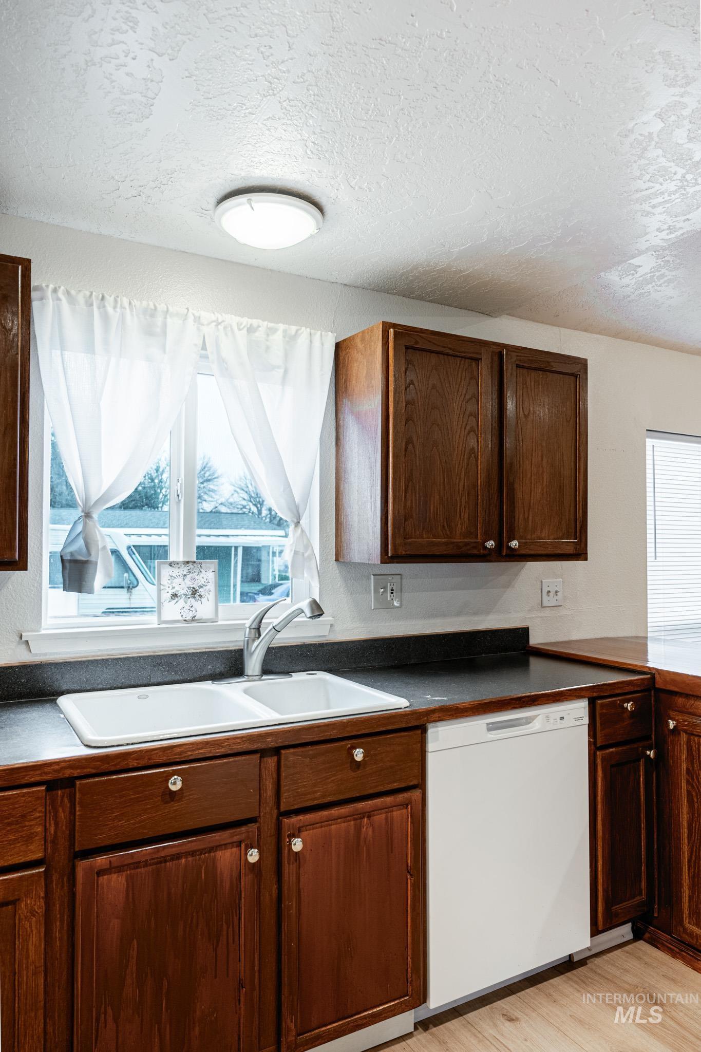 759 NW 8th St, Ontario, Oregon 97914-0000, 3 Bedrooms, 2 Bathrooms, Residential For Sale, Price $94,999,MLS 98972764