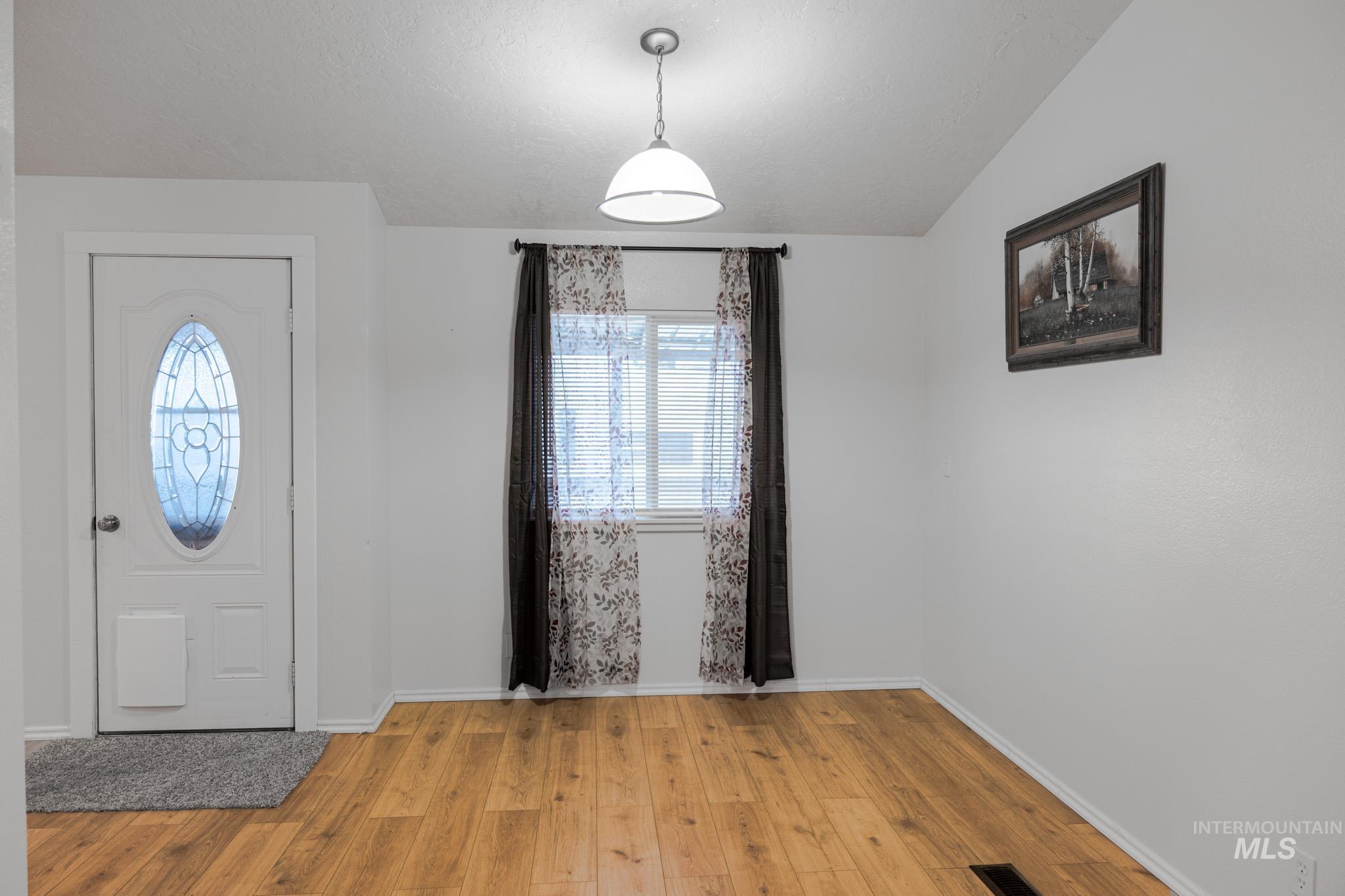 759 NW 8th St, Ontario, Oregon 97914-0000, 3 Bedrooms, 2 Bathrooms, Residential For Sale, Price $94,999,MLS 98972764