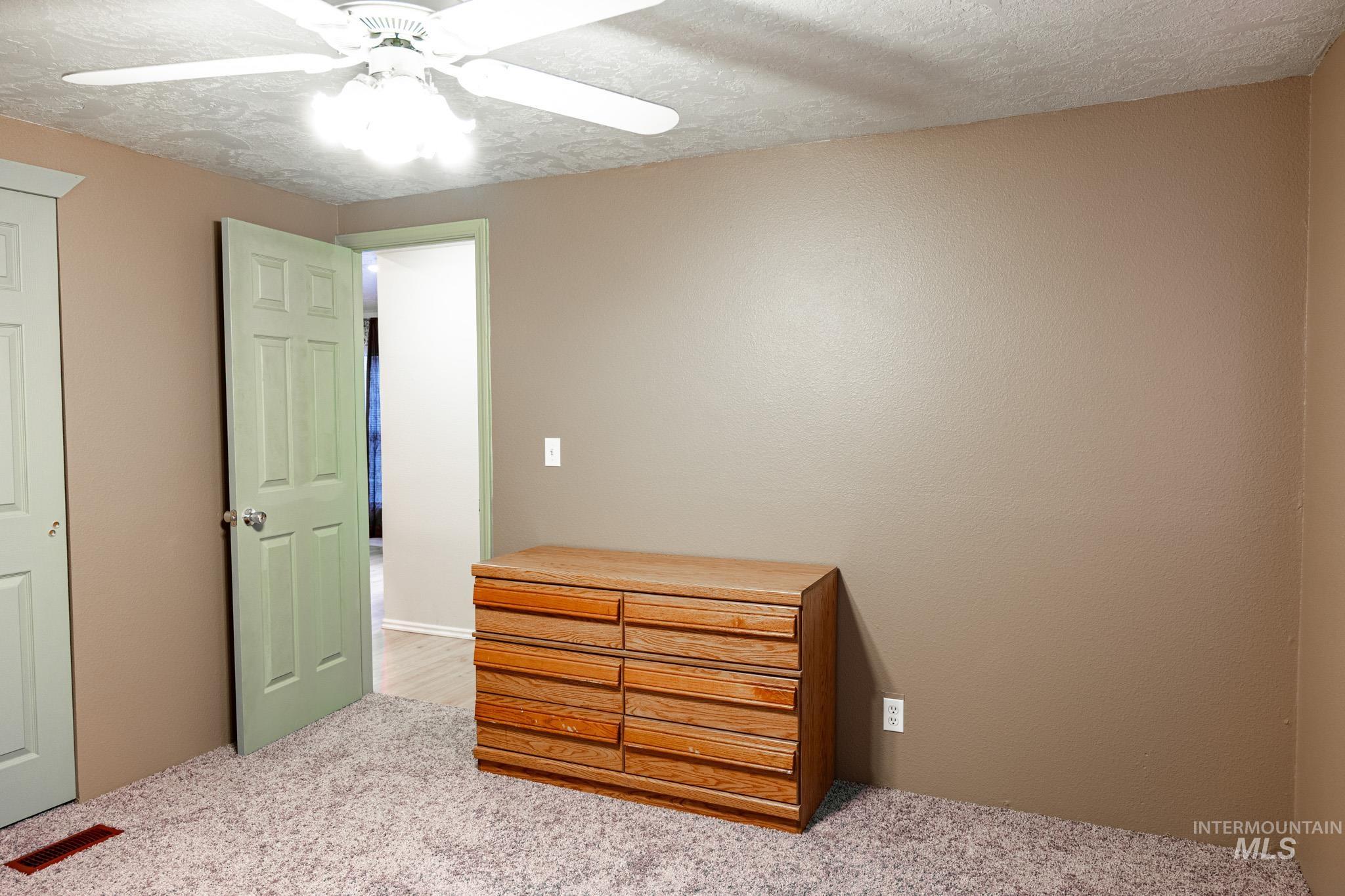 759 NW 8th St, Ontario, Oregon 97914-0000, 3 Bedrooms, 2 Bathrooms, Residential For Sale, Price $94,999,MLS 98972764