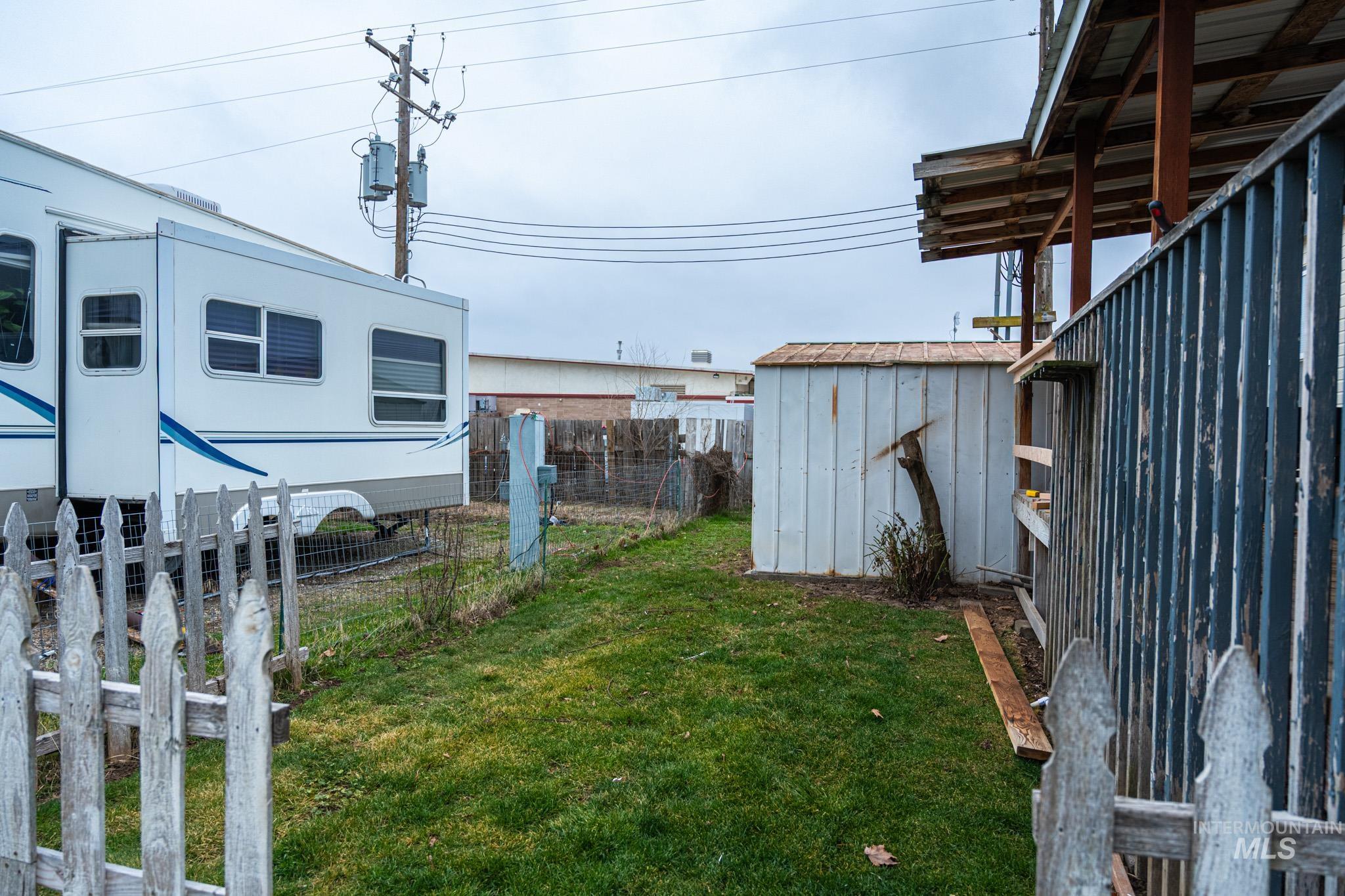 759 NW 8th St, Ontario, Oregon 97914-0000, 3 Bedrooms, 2 Bathrooms, Residential For Sale, Price $94,999,MLS 98972764