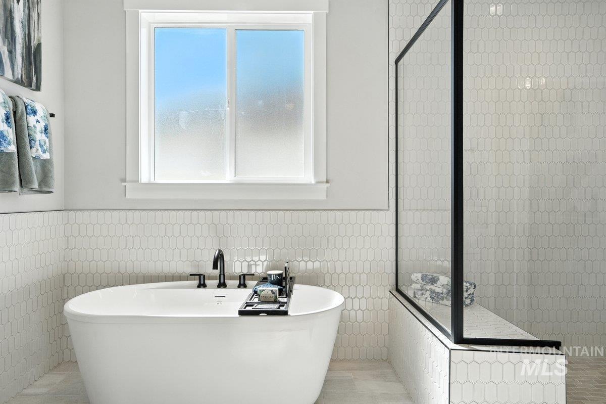 5889 W Ladle Rapids St, Meridian, Idaho 83646, 5 Bedrooms, 4.5 Bathrooms, Residential For Sale, Price $794,990,MLS 98972768