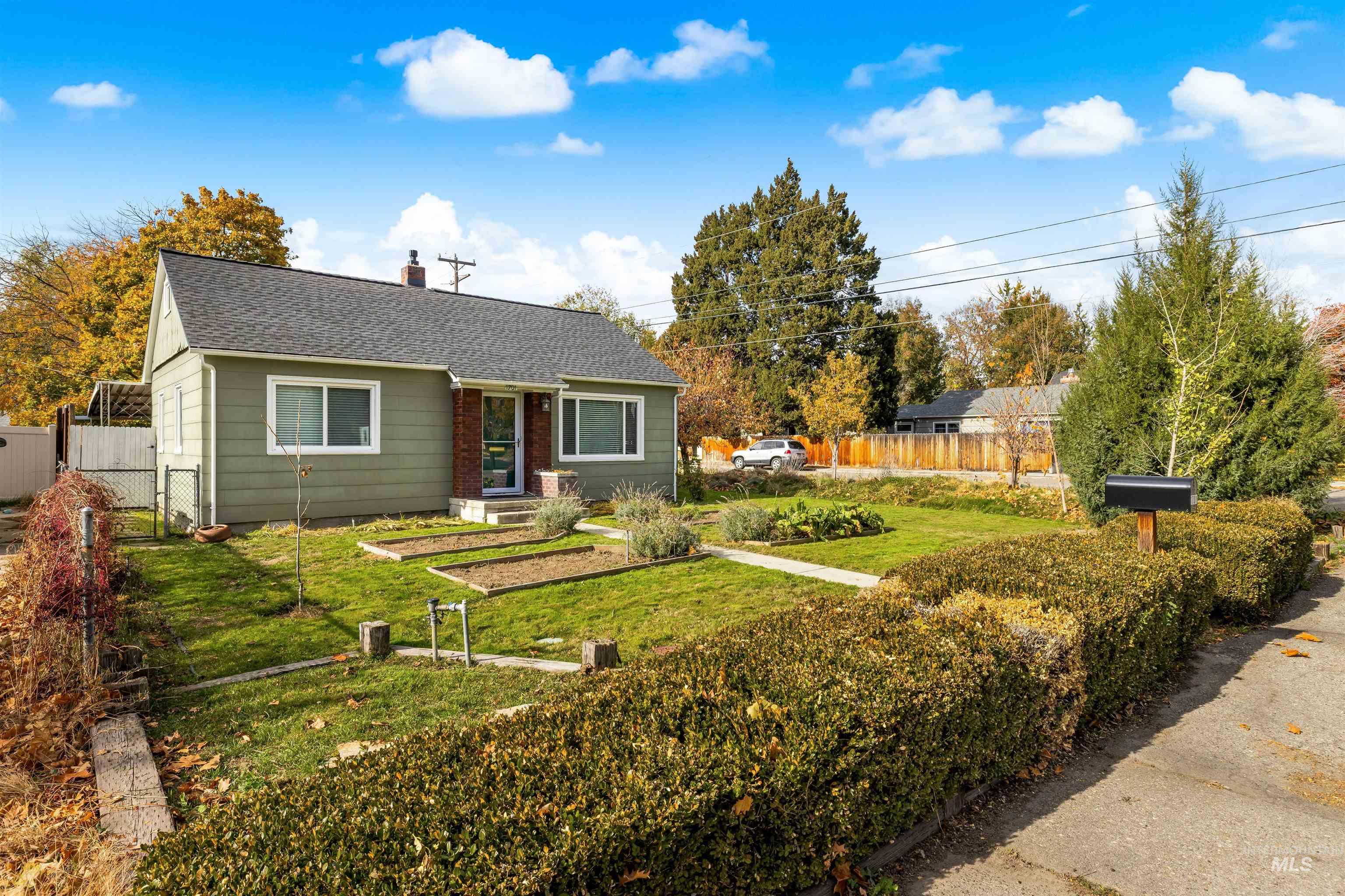 1701 S Leadville Ave, Boise, Idaho 83706, 3 Bedrooms, 1 Bathroom, Residential For Sale, Price $425,000,MLS 98972769