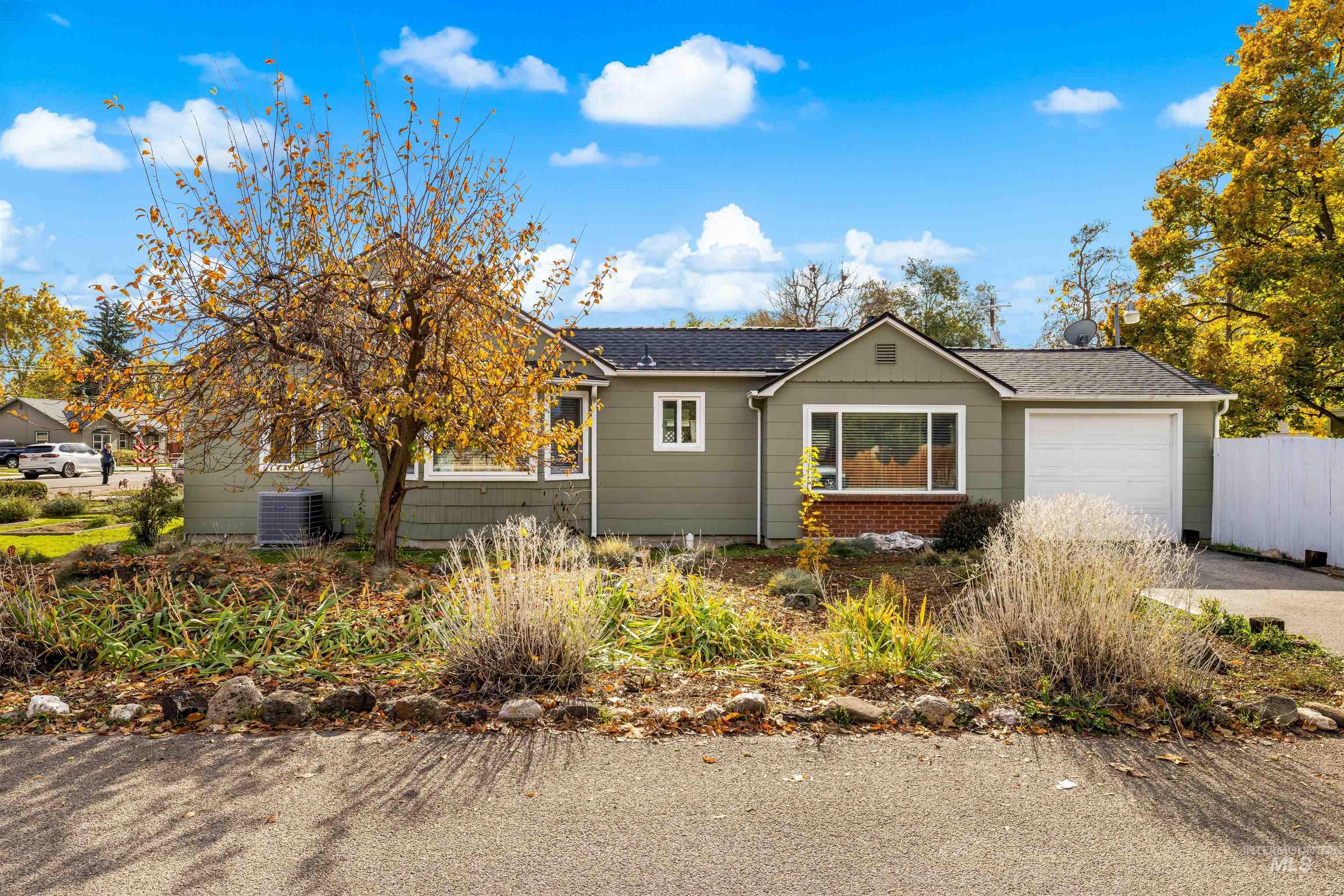 1701 S Leadville Ave, Boise, Idaho 83706, 3 Bedrooms, 1 Bathroom, Residential For Sale, Price $425,000,MLS 98972769