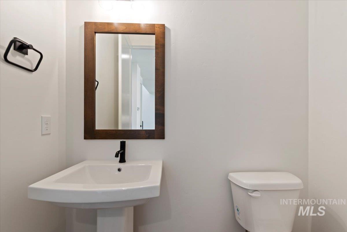 10480 W Mizzle Drive, Star, Idaho 83669-000, 5 Bedrooms, 4 Bathrooms, Residential For Sale, Price $955,000,MLS 98972771