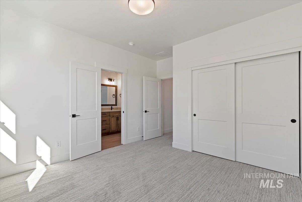 10480 W Mizzle Drive, Star, Idaho 83669-000, 5 Bedrooms, 4 Bathrooms, Residential For Sale, Price $955,000,MLS 98972771