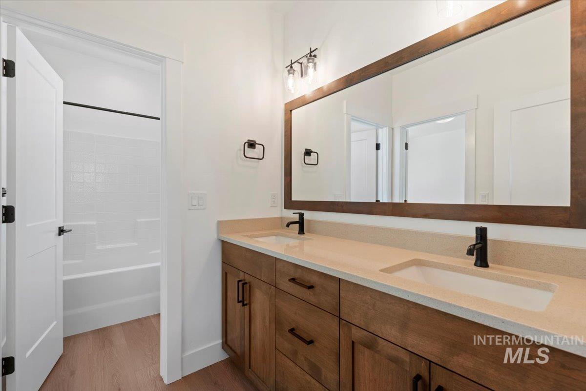 10480 W Mizzle Drive, Star, Idaho 83669-000, 5 Bedrooms, 4 Bathrooms, Residential For Sale, Price $955,000,MLS 98972771