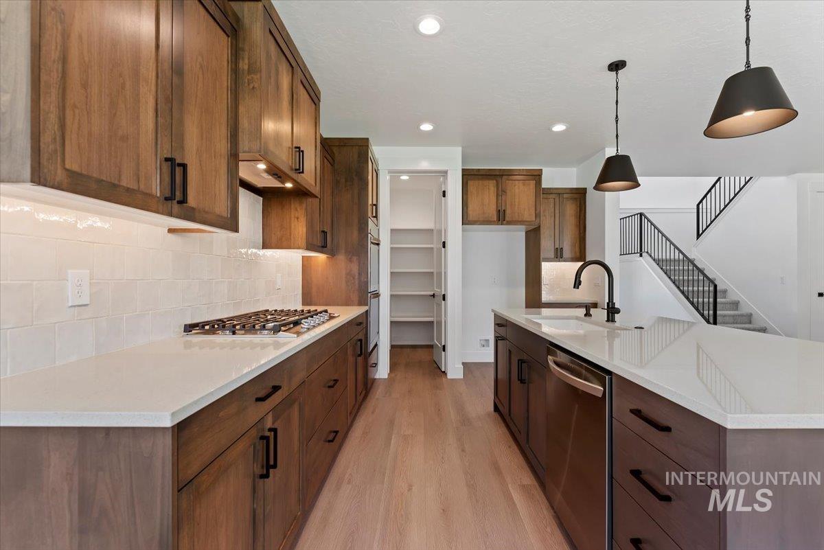 10480 W Mizzle Drive, Star, Idaho 83669-000, 5 Bedrooms, 4 Bathrooms, Residential For Sale, Price $955,000,MLS 98972771