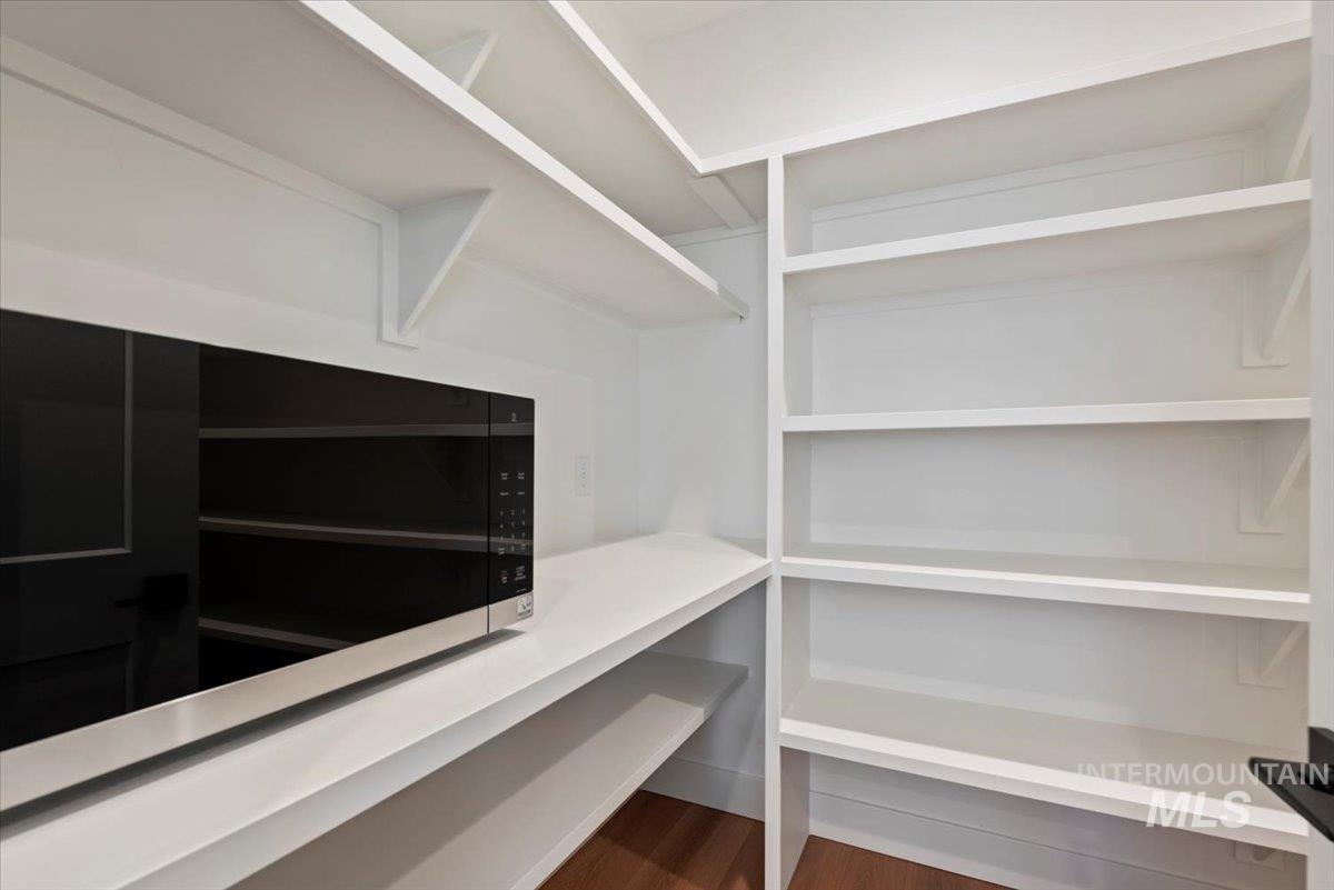 10480 W Mizzle Drive, Star, Idaho 83669-000, 5 Bedrooms, 4 Bathrooms, Residential For Sale, Price $955,000,MLS 98972771