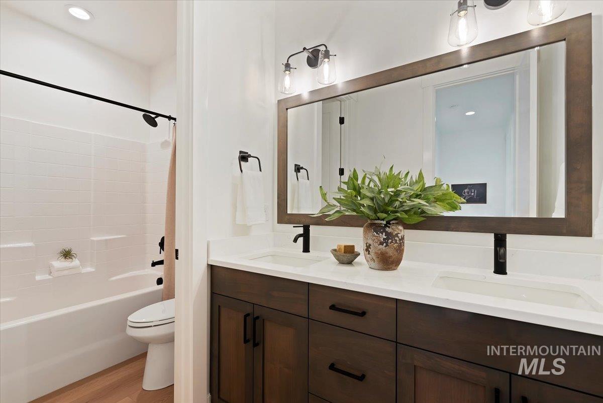 10466 W Shumard Drive, Star, Idaho 83669, 4 Bedrooms, 2.5 Bathrooms, Residential For Sale, Price $724,900,MLS 98972775