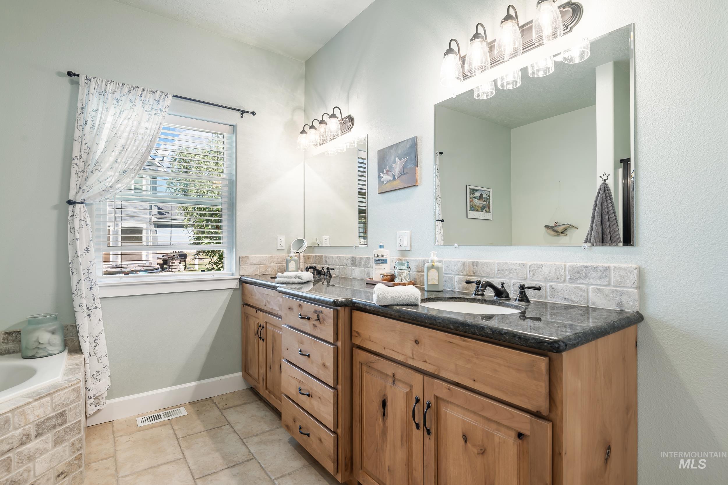 109 Willow Ct, Parma, Idaho 83660, 4 Bedrooms, 3 Bathrooms, Residential For Sale, Price $655,000,MLS 98972777