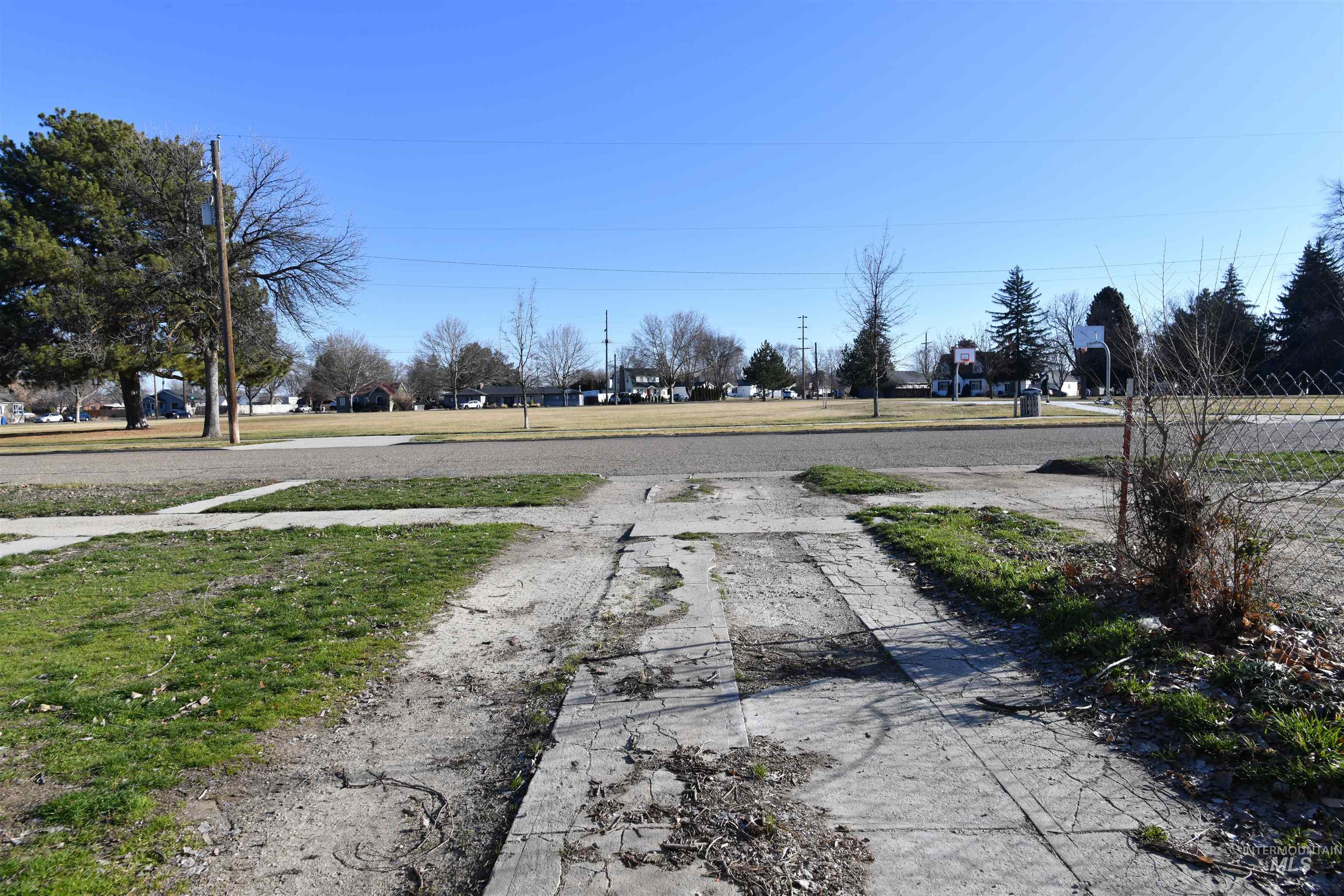 419 21st Avenue South, Nampa, Idaho 83651, 3 Bedrooms, 1 Bathroom, Residential For Sale, Price $225,000,MLS 98972780