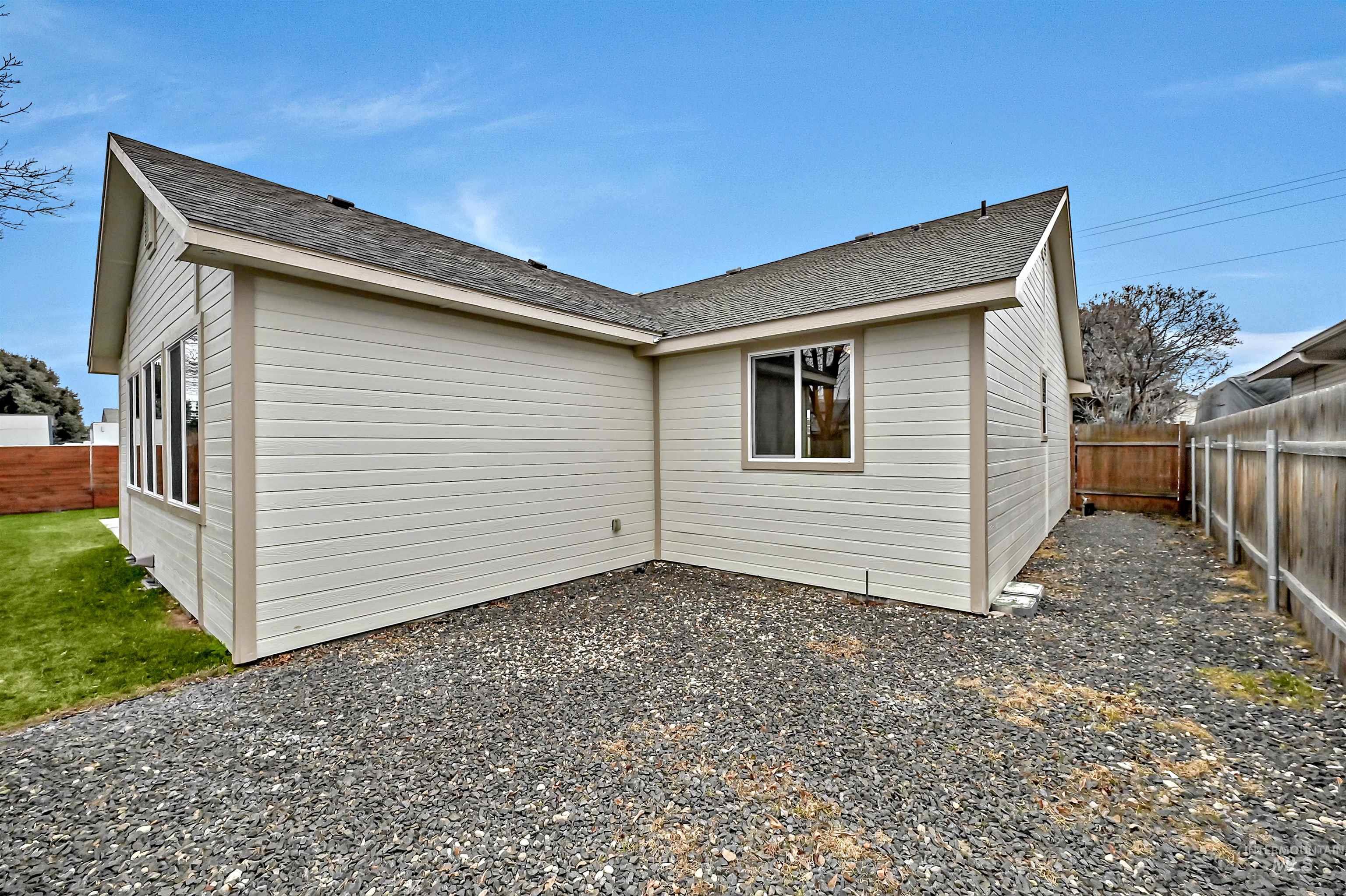 366 W Harris, Meridian, Idaho 83642, 3 Bedrooms, 2 Bathrooms, Residential For Sale, Price $449,500,MLS 98972781