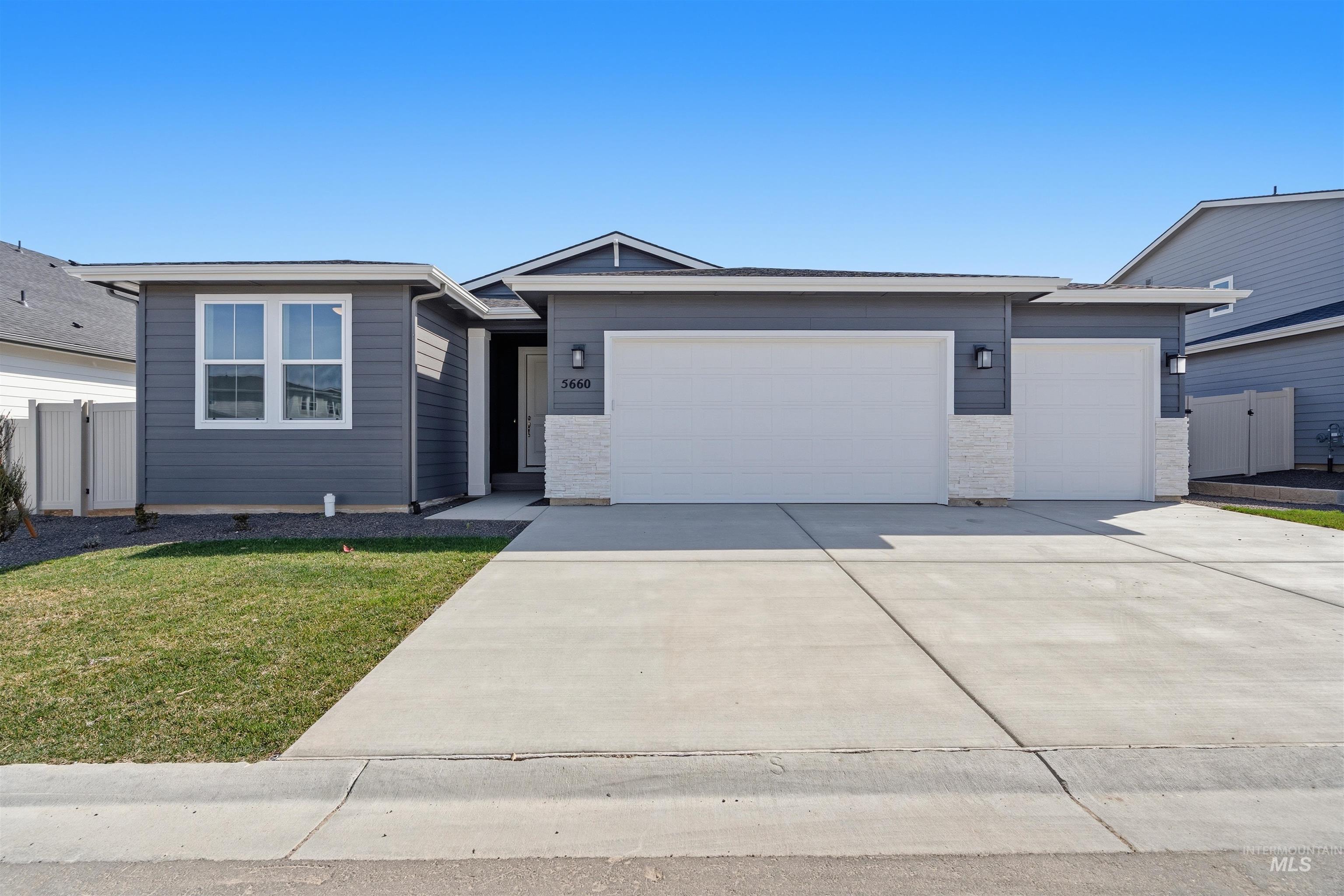 5660 N Chestnut Hill Way, Meridian, Idaho 83646, 4 Bedrooms, 3 Bathrooms, Residential For Sale, Price $579,990,MLS 98972788