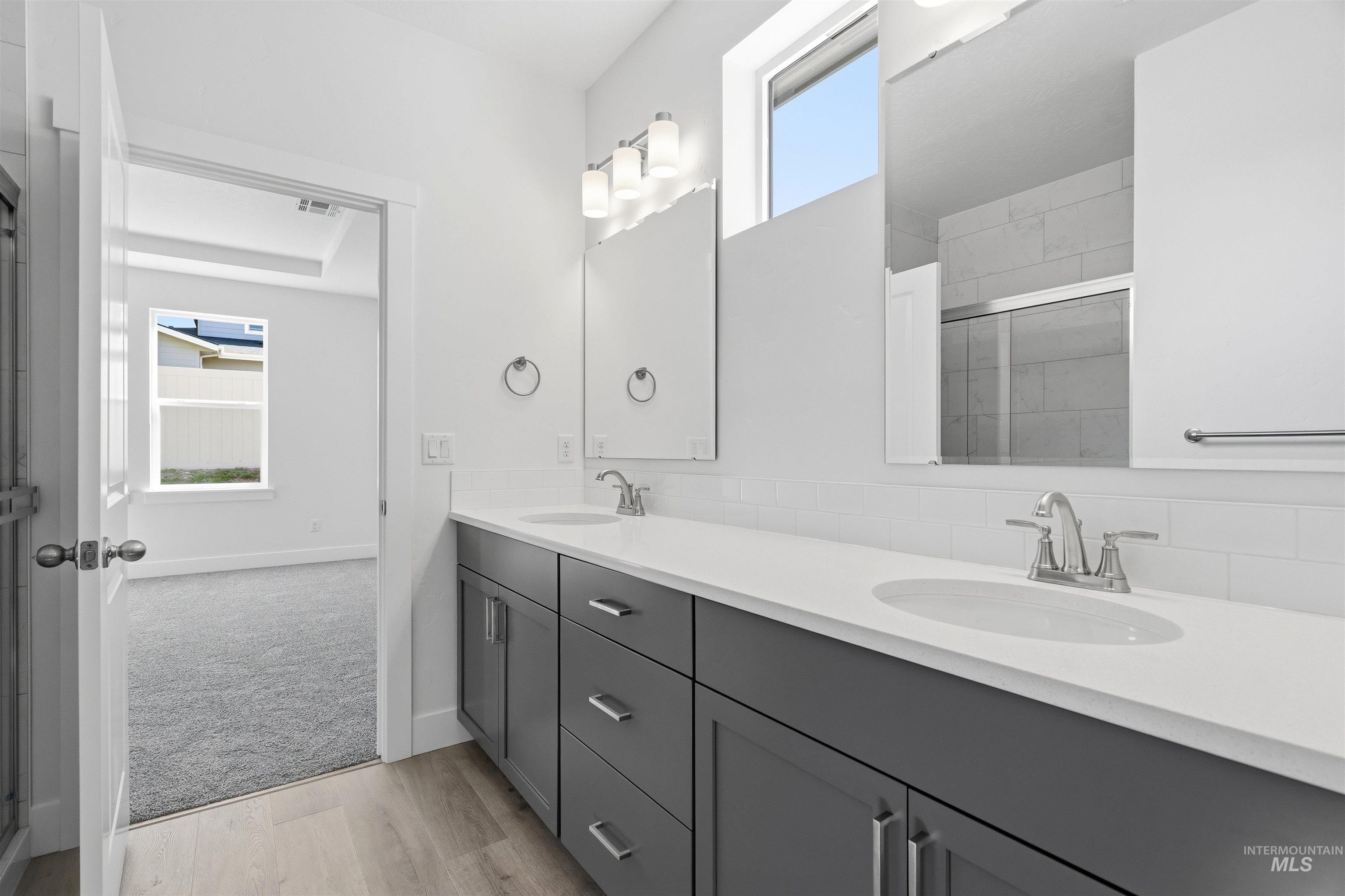 5660 N Chestnut Hill Way, Meridian, Idaho 83646, 4 Bedrooms, 3 Bathrooms, Residential For Sale, Price $549,990, 98972788