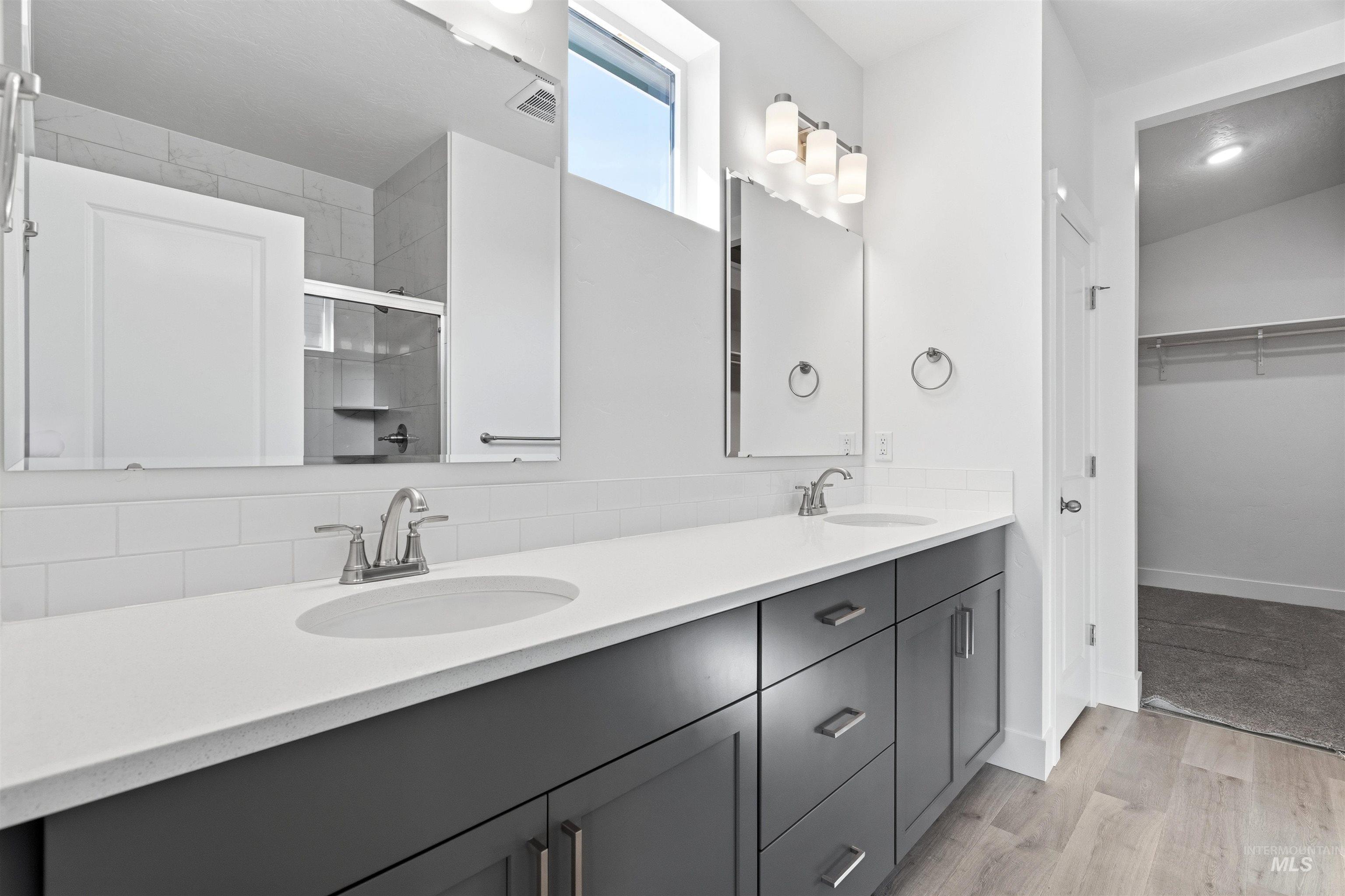 5660 N Chestnut Hill Way, Meridian, Idaho 83646, 4 Bedrooms, 3 Bathrooms, Residential For Sale, Price $579,990,MLS 98972788