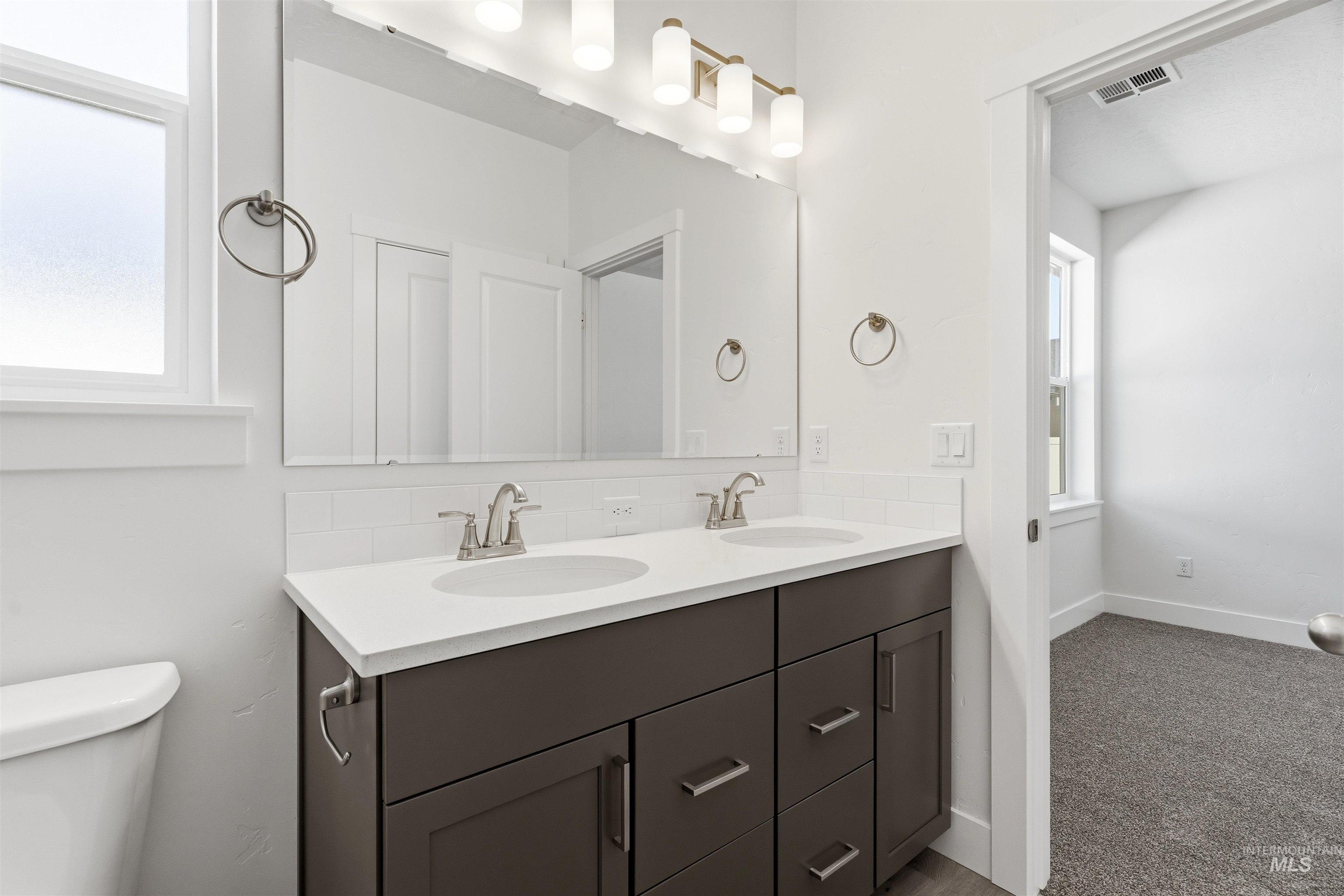 5660 N Chestnut Hill Way, Meridian, Idaho 83646, 4 Bedrooms, 3 Bathrooms, Residential For Sale, Price $549,990, 98972788