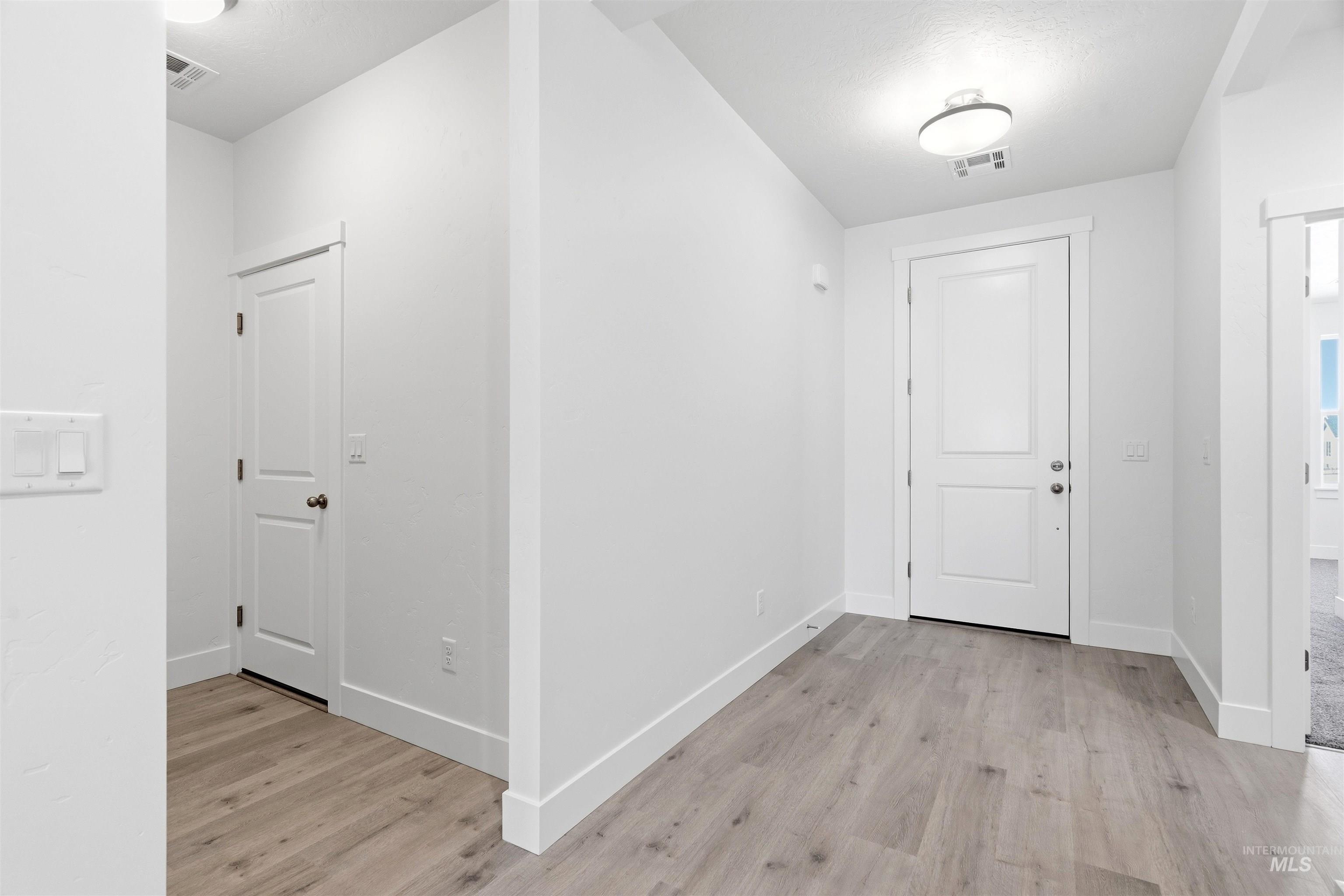 5660 N Chestnut Hill Way, Meridian, Idaho 83646, 4 Bedrooms, 3 Bathrooms, Residential For Sale, Price $549,990, 98972788