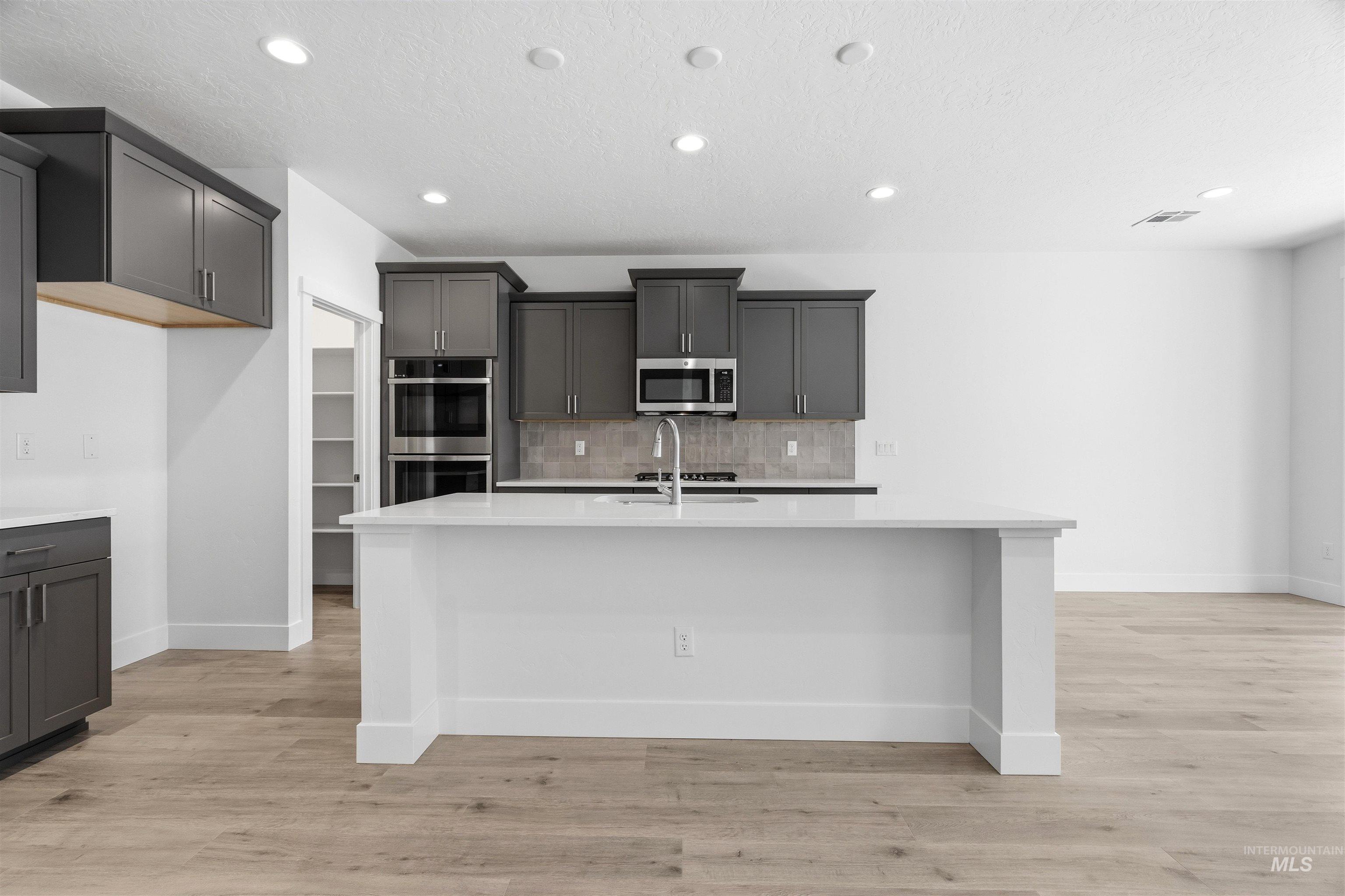 5660 N Chestnut Hill Way, Meridian, Idaho 83646, 4 Bedrooms, 3 Bathrooms, Residential For Sale, Price $579,990,MLS 98972788