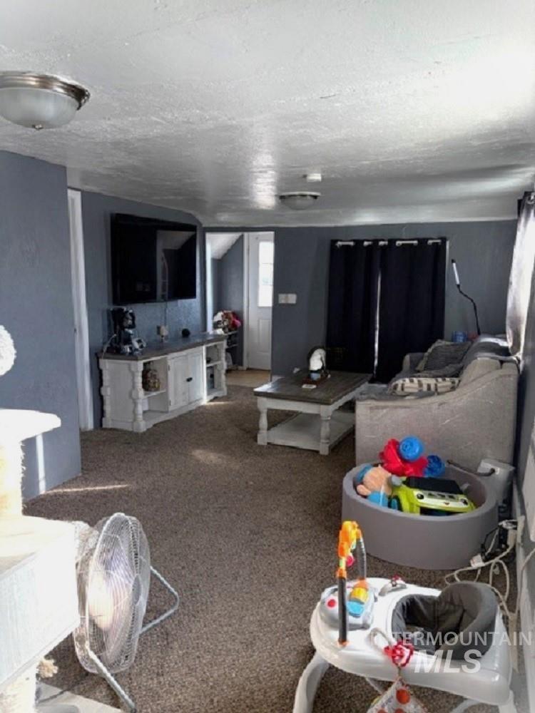 135 Locust St., Twin Falls, Idaho 83301, 2 Bedrooms, 1 Bathroom, Residential For Sale, Price $214,000,MLS 98972793