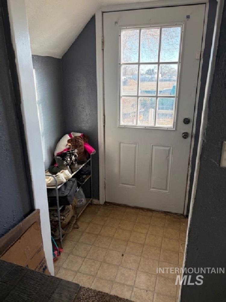 135 Locust St., Twin Falls, Idaho 83301, 2 Bedrooms, 1 Bathroom, Residential For Sale, Price $214,000,MLS 98972793