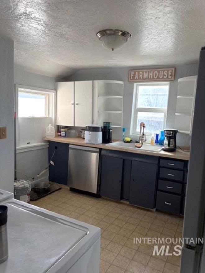 135 Locust St., Twin Falls, Idaho 83301, 2 Bedrooms, 1 Bathroom, Residential For Sale, Price $214,000,MLS 98972793