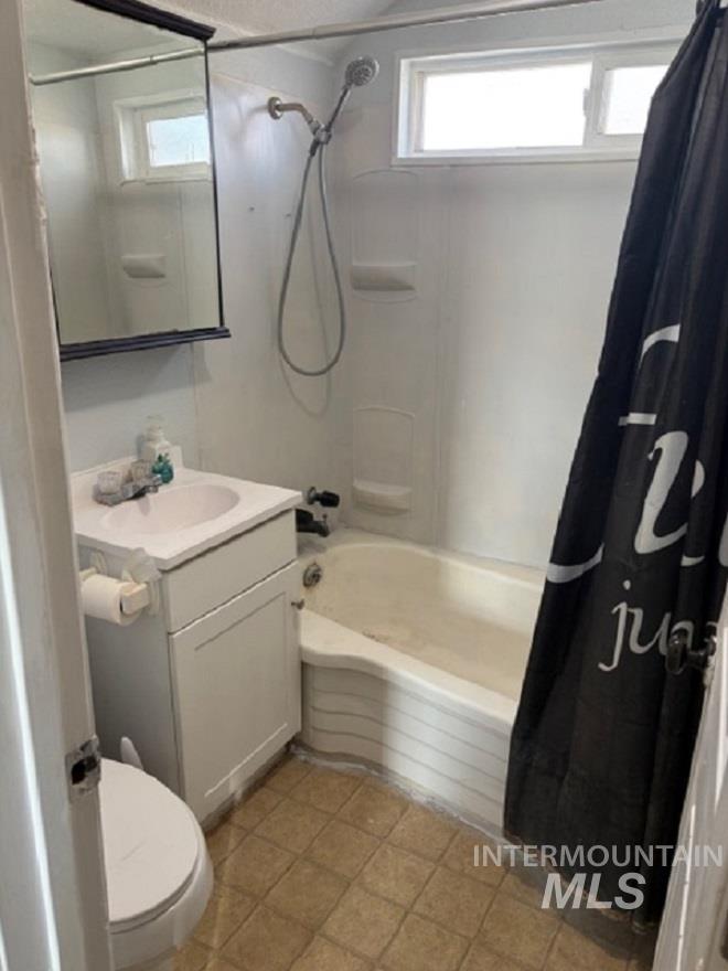 135 Locust St., Twin Falls, Idaho 83301, 2 Bedrooms, Business/Commercial For Sale, Price $214,000,MLS 98972795