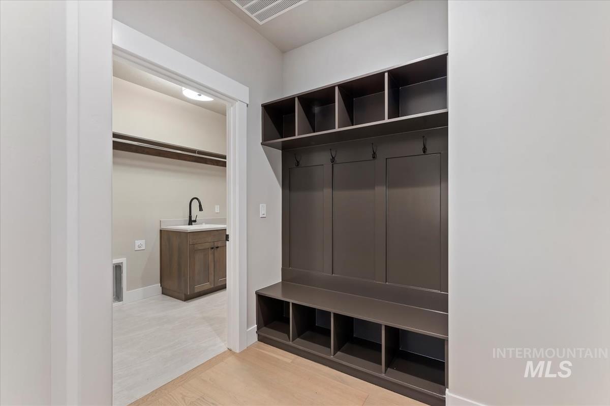 6999 W Tolland St, Eagle, Idaho 83616, 4 Bedrooms, 2 Bathrooms, Residential For Sale, Price $769,880,MLS 98972797