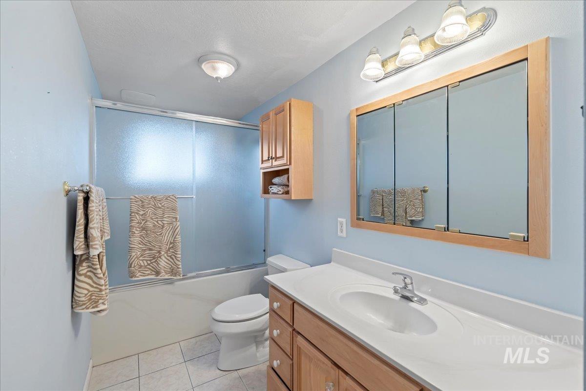 2303 N Locust Grove, Kuna, Idaho 83634, 5 Bedrooms, 3.5 Bathrooms, Residential For Sale, Price $2,500,000,MLS 98972806