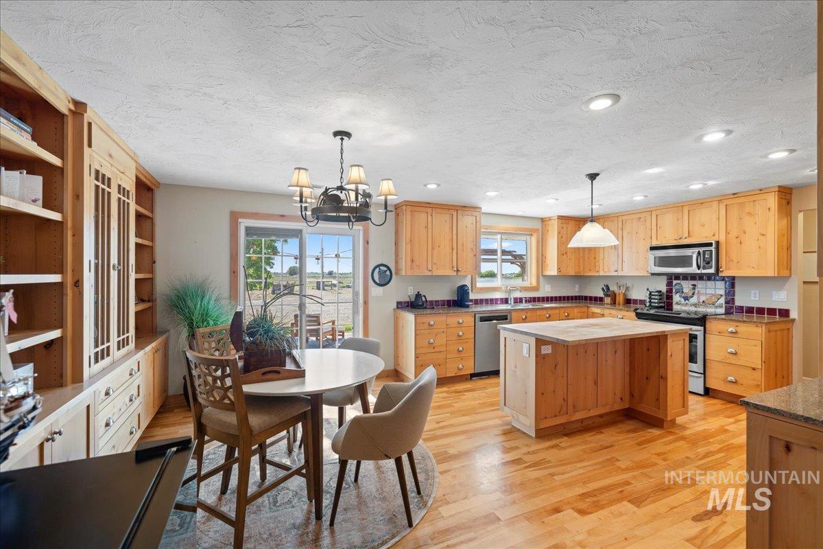 2303 N Locust Grove, Kuna, Idaho 83634, 5 Bedrooms, 3.5 Bathrooms, Residential For Sale, Price $2,500,000,MLS 98972806