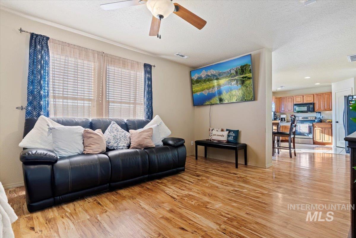 14057 Santa Cruz, Caldwell, Idaho 83605, 2 Bedrooms, 2 Bathrooms, Residential For Sale, Price $379,900,MLS 98972808