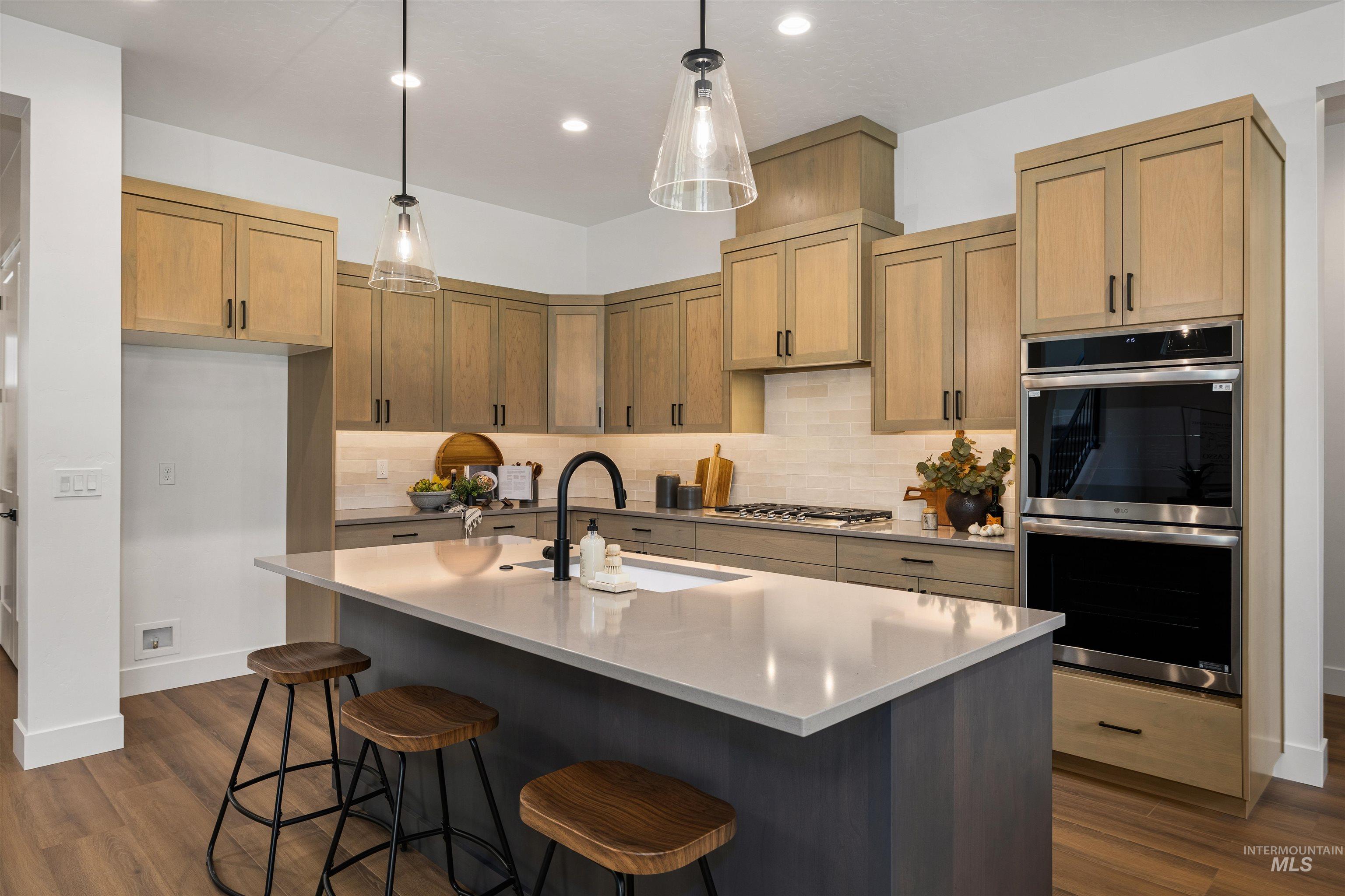 599 N Hiltonhead Way, Eagle, Idaho 83616-0000, 3 Bedrooms, 2.5 Bathrooms, Residential For Sale, Price $749,900,MLS 98972811