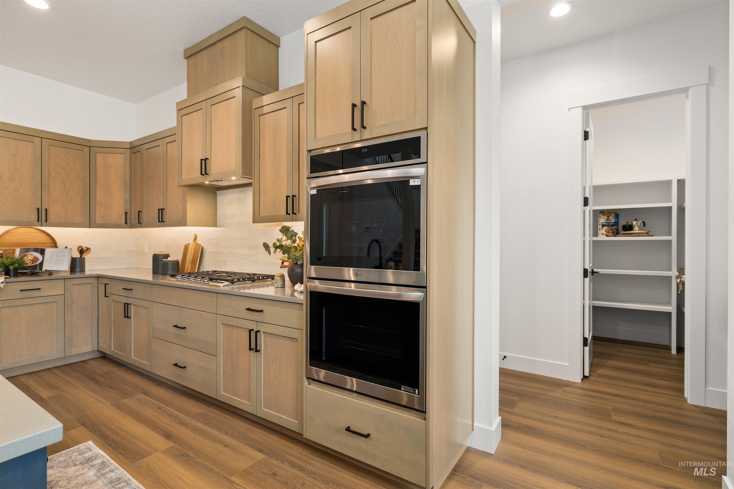 599 N Hiltonhead Way, Eagle, Idaho 83616-0000, 3 Bedrooms, 2.5 Bathrooms, Residential For Sale, Price $749,900,MLS 98972811