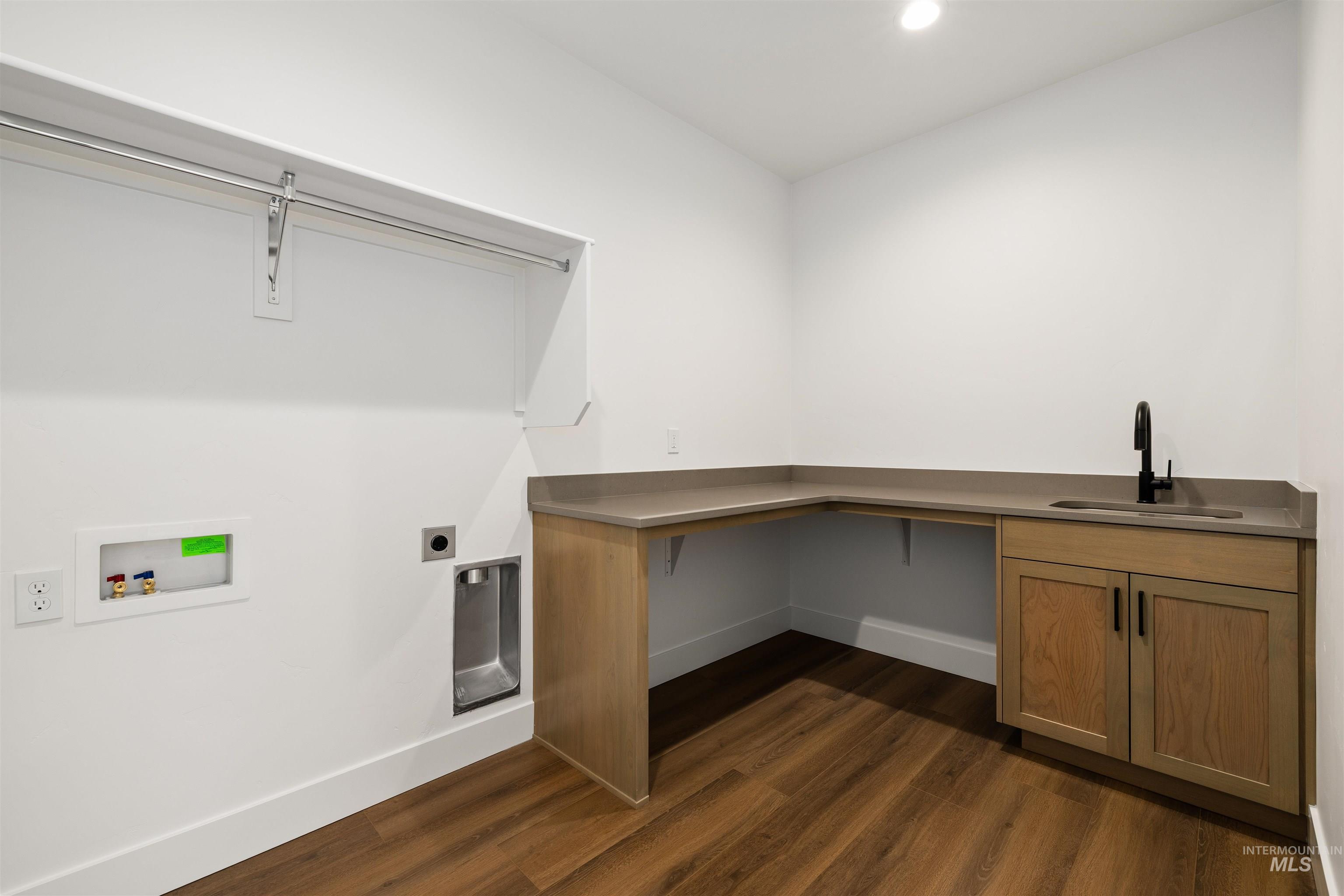 599 N Hiltonhead Way, Eagle, Idaho 83616-0000, 3 Bedrooms, 2.5 Bathrooms, Residential For Sale, Price $749,900,MLS 98972811