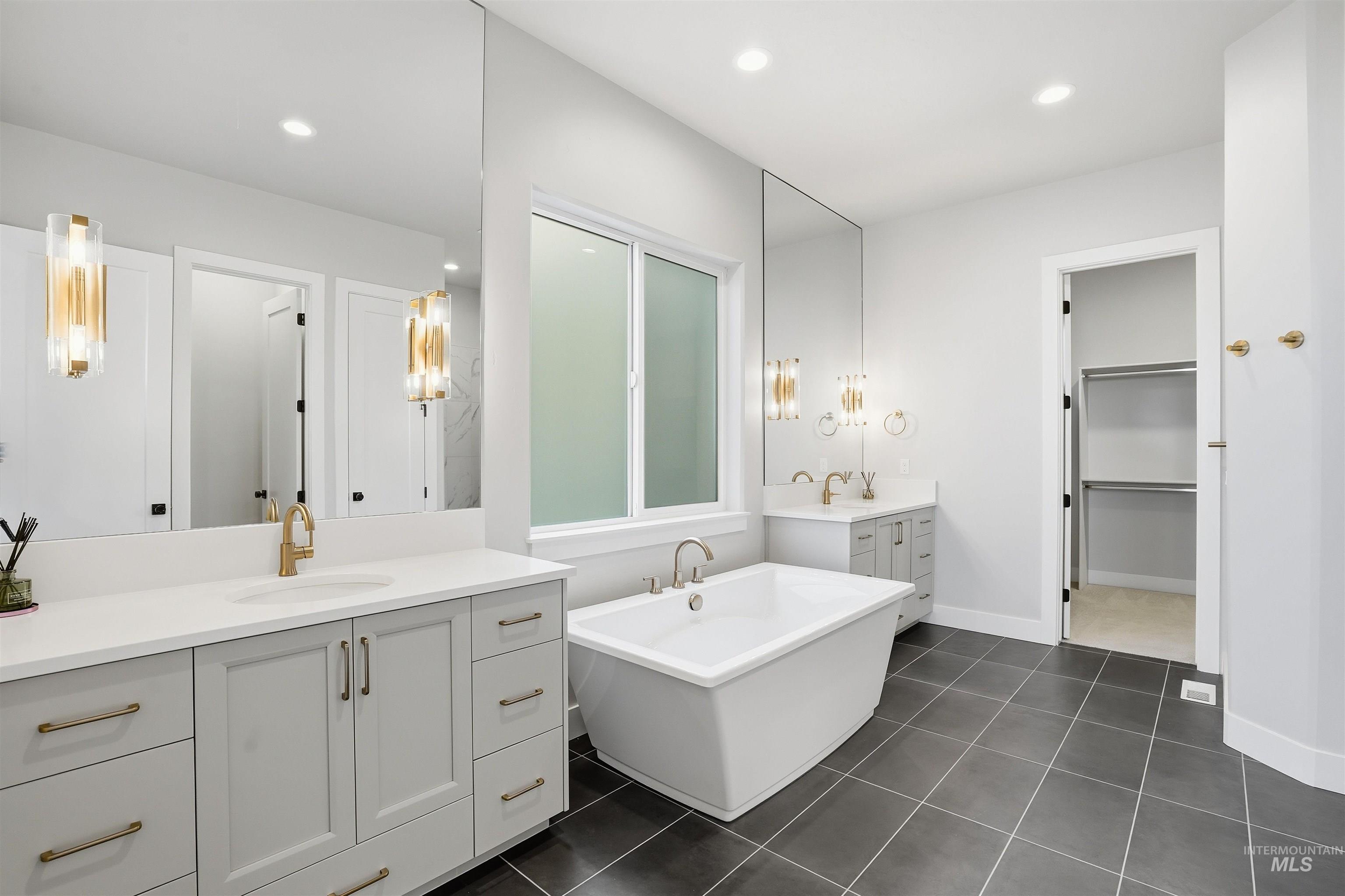 2976 E Parulo Dr., Meridian, Idaho 83642, 3 Bedrooms, 2.5 Bathrooms, Residential For Sale, Price $1,200,000,MLS 98972816