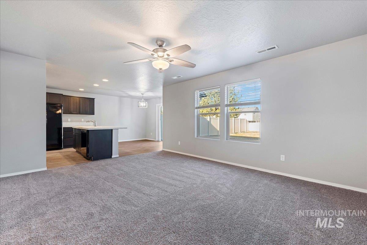 876 W Woodpine St, Meridian, Idaho 83646-6060, 3 Bedrooms, 2.5 Bathrooms, Residential For Sale, Price $389,990,MLS 98972820