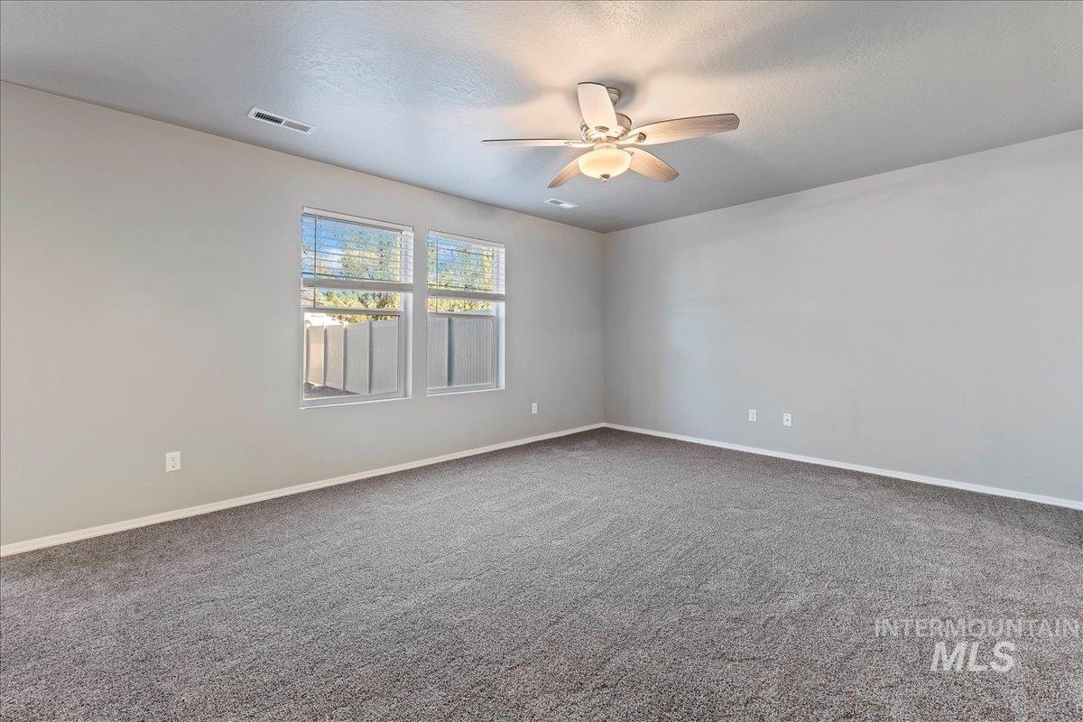 876 W Woodpine St, Meridian, Idaho 83646-6060, 3 Bedrooms, 2.5 Bathrooms, Residential For Sale, Price $389,990,MLS 98972820