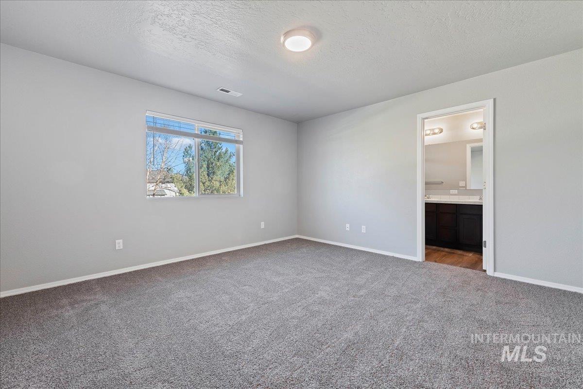 876 W Woodpine St, Meridian, Idaho 83646-6060, 3 Bedrooms, 2.5 Bathrooms, Residential For Sale, Price $389,990,MLS 98972820