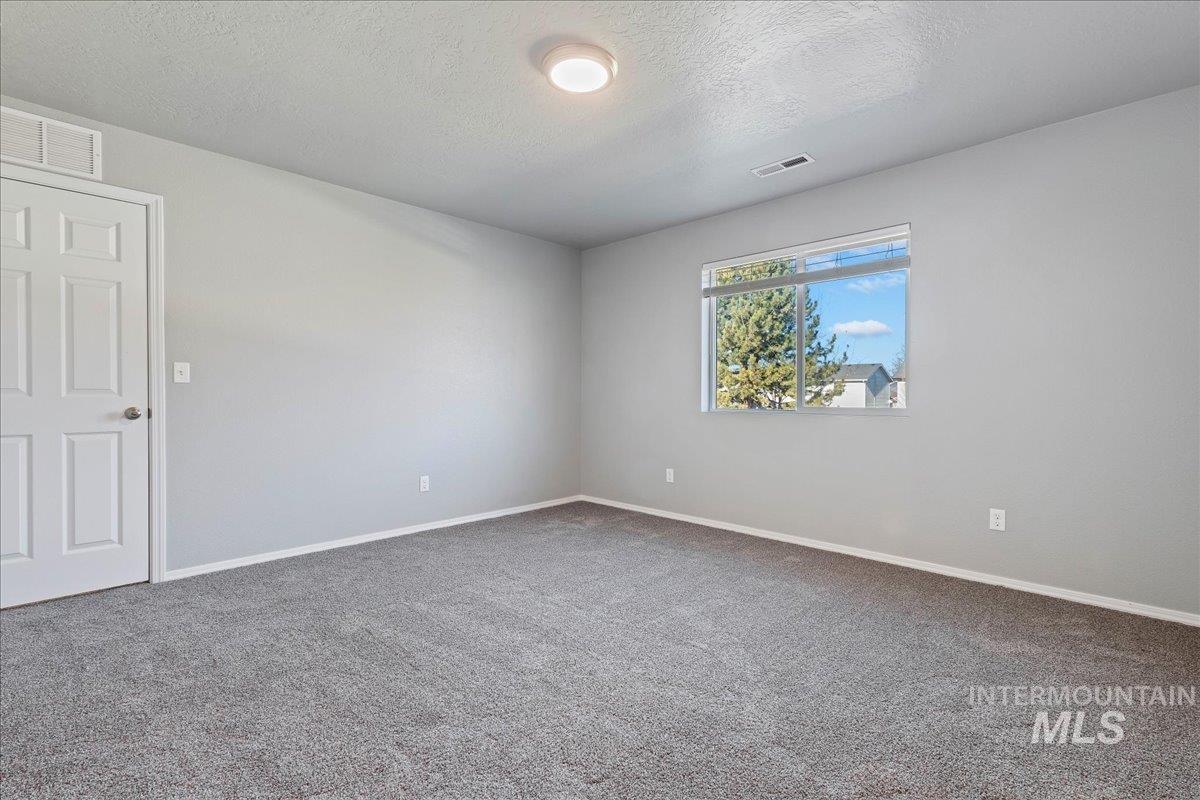 876 W Woodpine St, Meridian, Idaho 83646-6060, 3 Bedrooms, 2.5 Bathrooms, Residential For Sale, Price $389,990,MLS 98972820