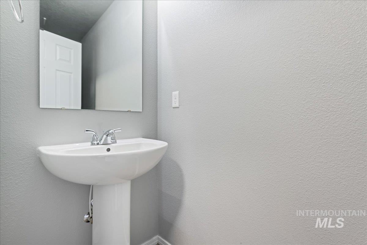 876 W Woodpine St, Meridian, Idaho 83646-6060, 3 Bedrooms, 2.5 Bathrooms, Residential For Sale, Price $389,990,MLS 98972820