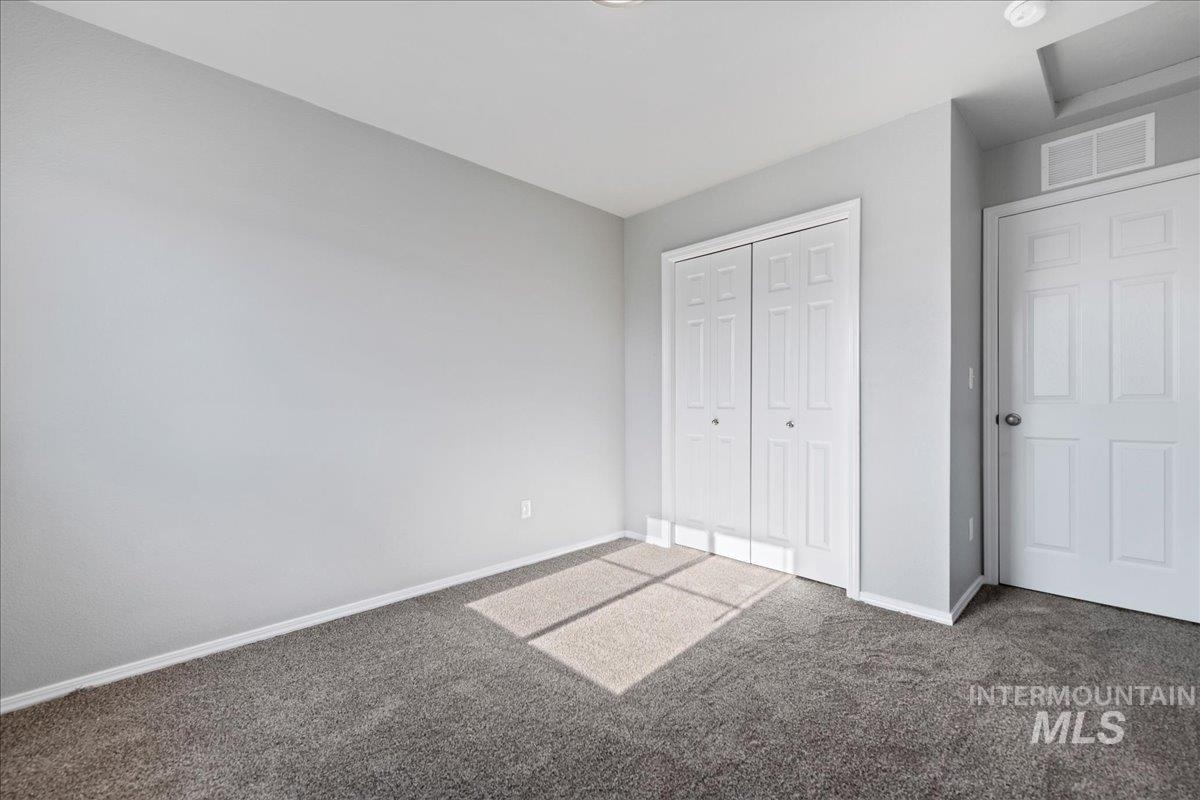 876 W Woodpine St, Meridian, Idaho 83646-6060, 3 Bedrooms, 2.5 Bathrooms, Residential For Sale, Price $389,990,MLS 98972820