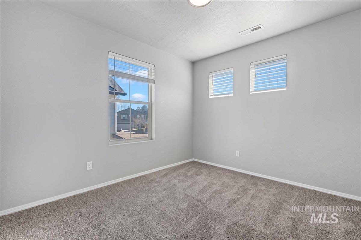 876 W Woodpine St, Meridian, Idaho 83646-6060, 3 Bedrooms, 2.5 Bathrooms, Residential For Sale, Price $389,990,MLS 98972820