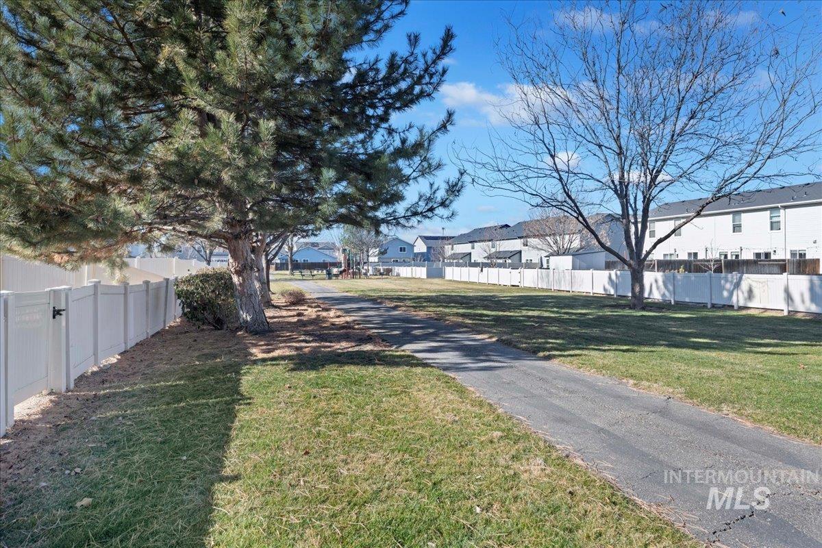 876 W Woodpine St, Meridian, Idaho 83646-6060, 3 Bedrooms, 2.5 Bathrooms, Residential For Sale, Price $389,990,MLS 98972820