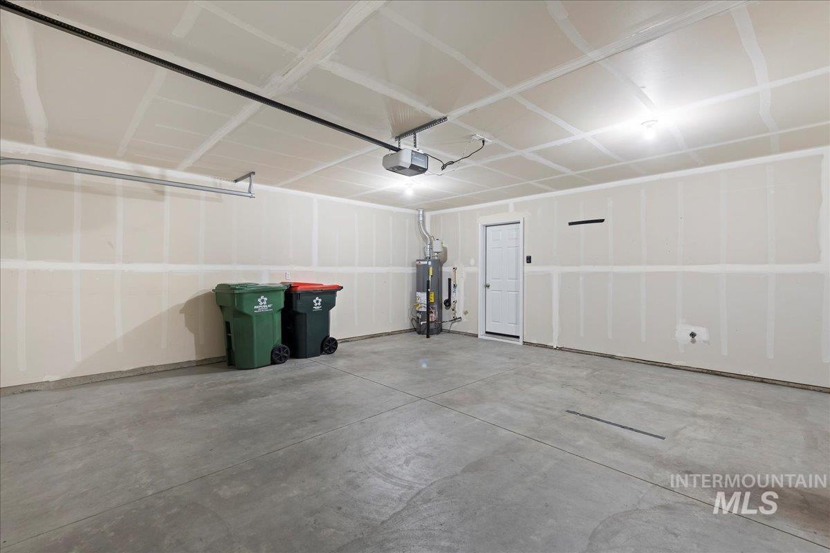 876 W Woodpine St, Meridian, Idaho 83646-6060, 3 Bedrooms, 2.5 Bathrooms, Residential For Sale, Price $389,990,MLS 98972820